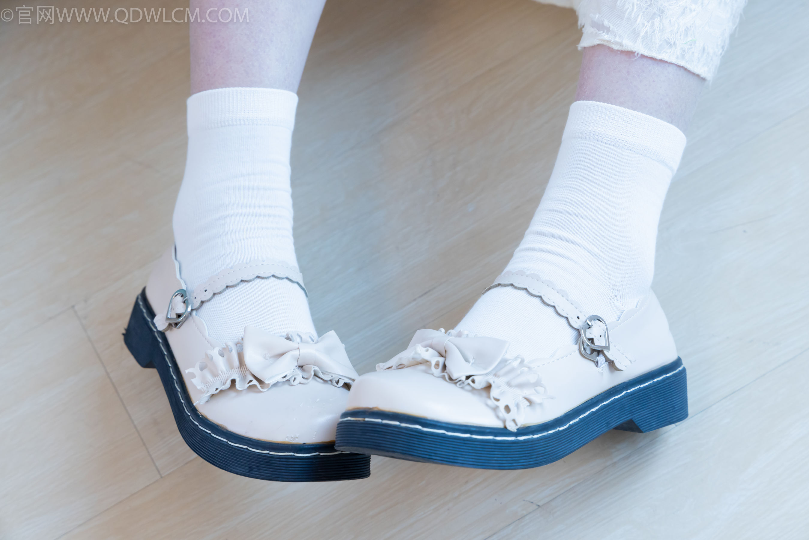 物恋传媒 No.2281 曲奇 - 皮鞋、白棉袜、裸足/(157P)