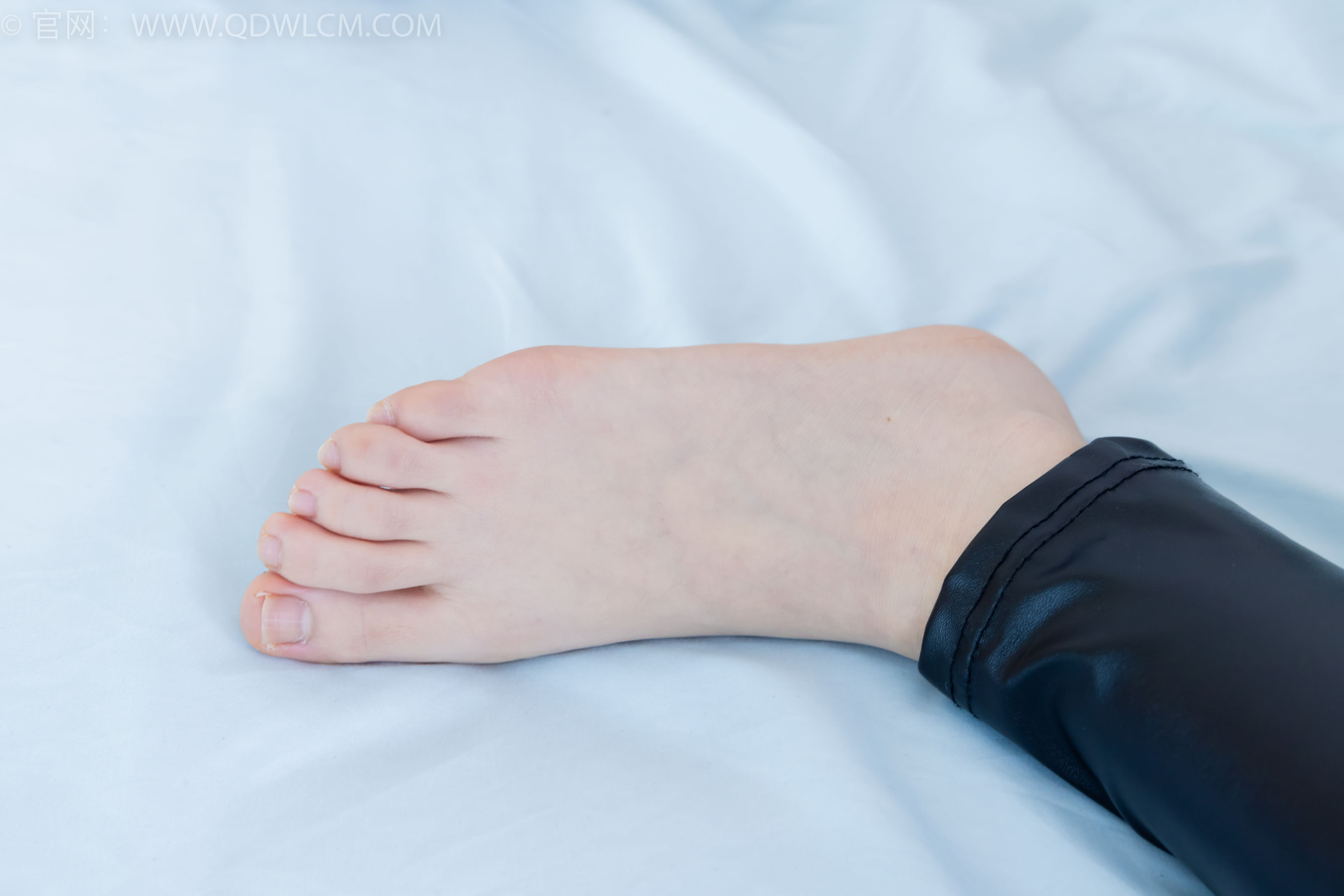 物恋传媒 No.2289 嘟嘟 - 长靴、高跟凉鞋、白棉袜、裸足/(200P)