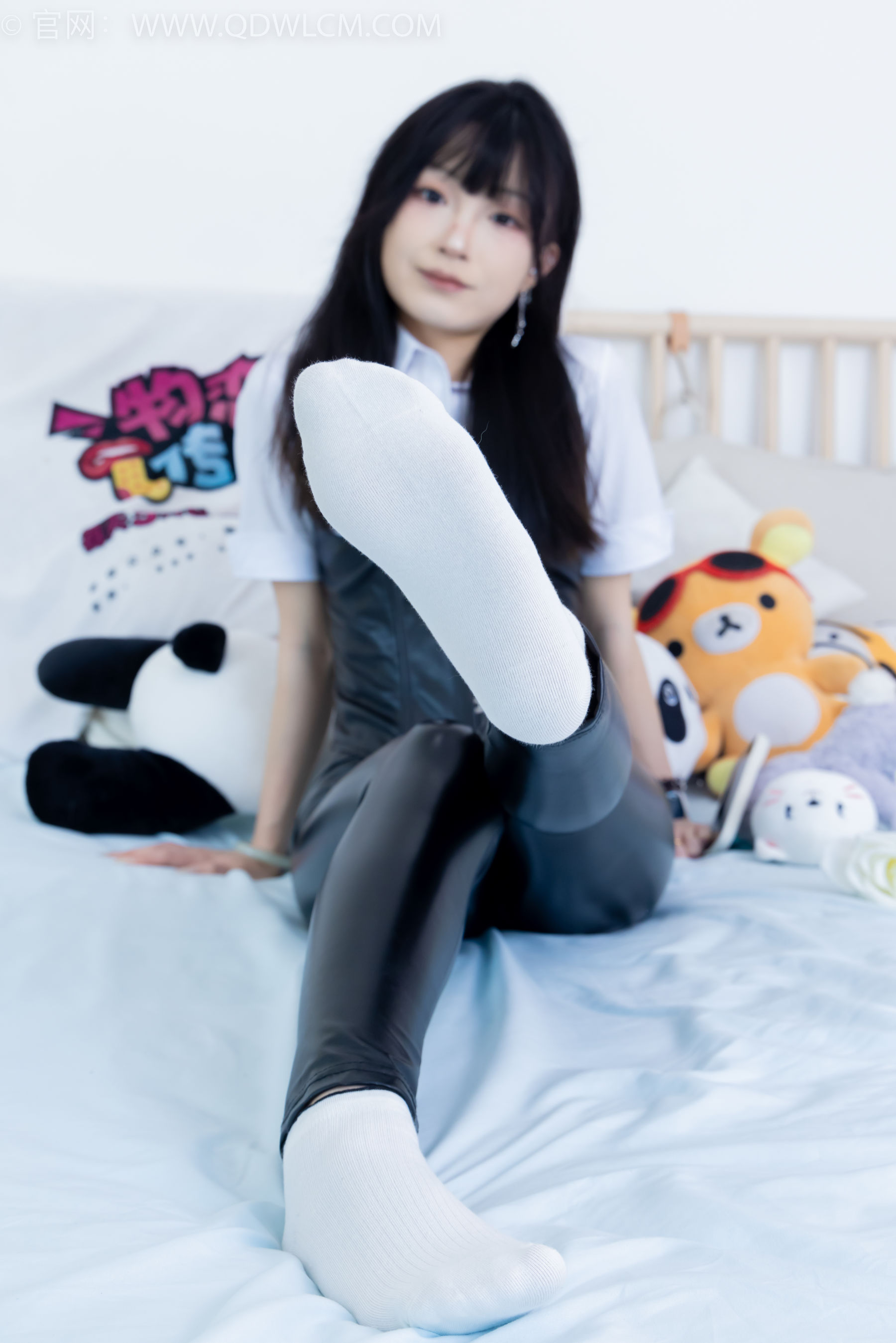 物恋传媒 No.2289 嘟嘟 - 长靴、高跟凉鞋、白棉袜、裸足/(200P)