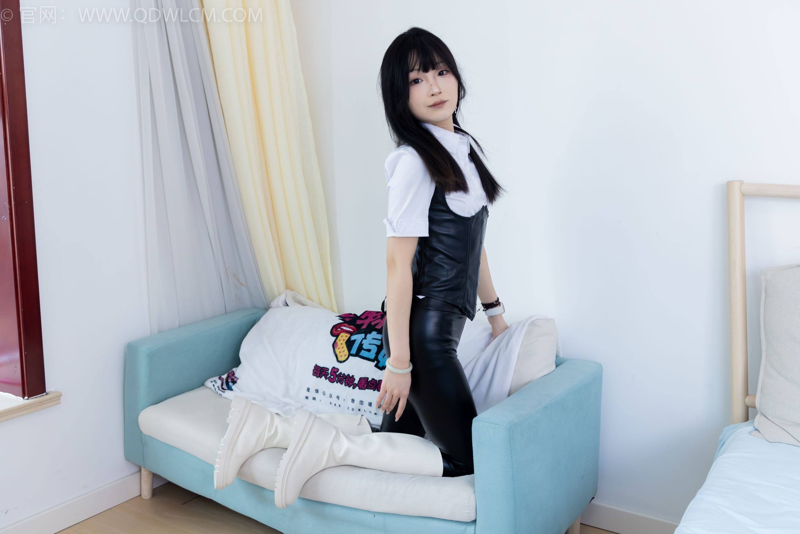 物恋传媒 No.2289 嘟嘟 - 长靴、高跟凉鞋、白棉袜、裸足/(200P)