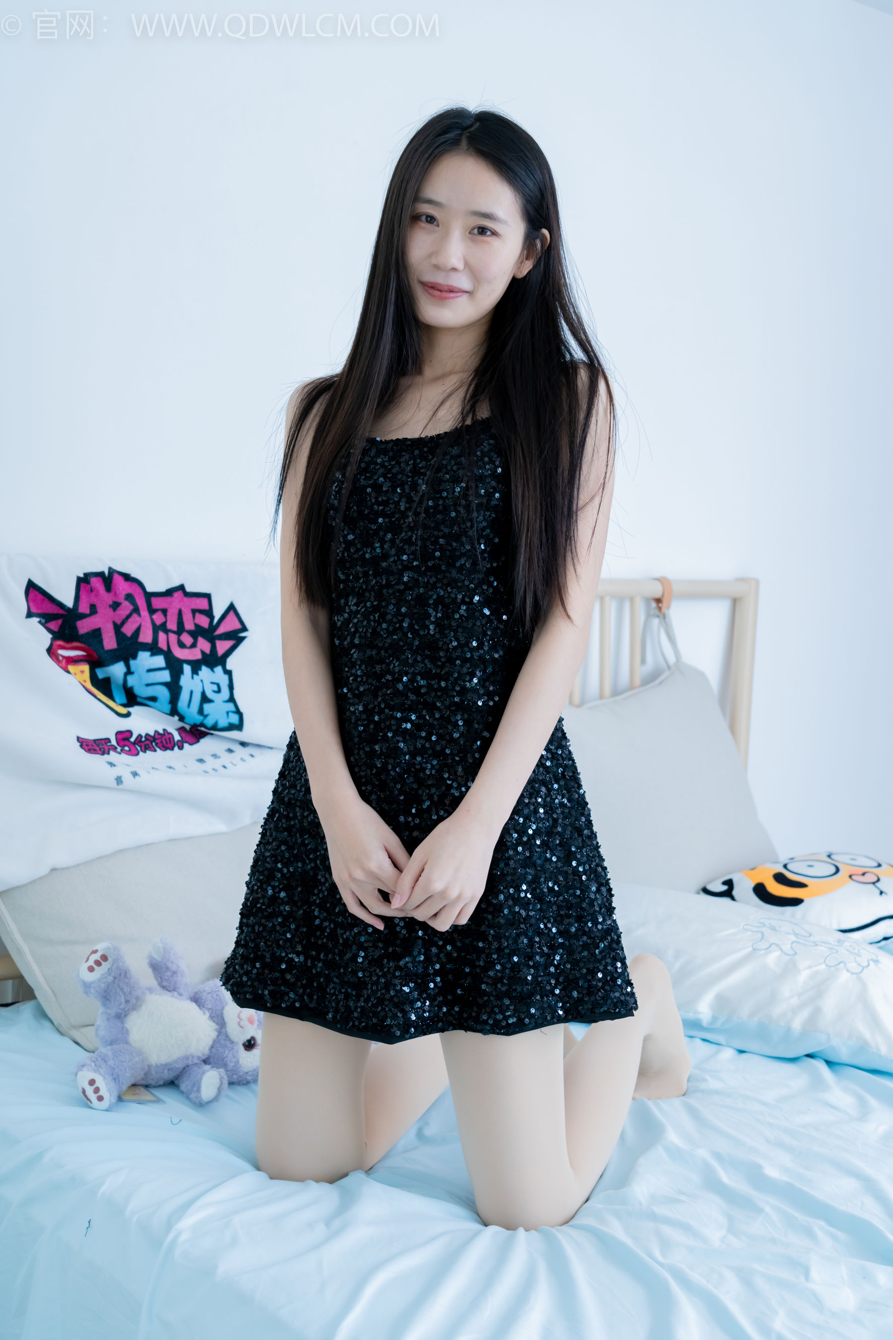 物恋传媒 No.2288 菜菜 - 高跟凉鞋、平底鞋、厚肉丝、油亮薄肉丝/(200P)