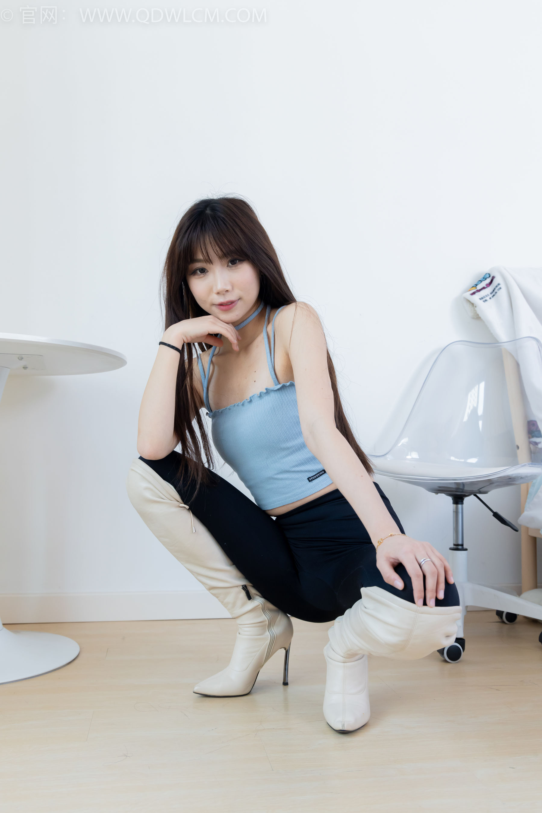 物恋传媒 No.2283 泡泡 - 高跟长靴、卡通白棉袜、裸足/(180P)