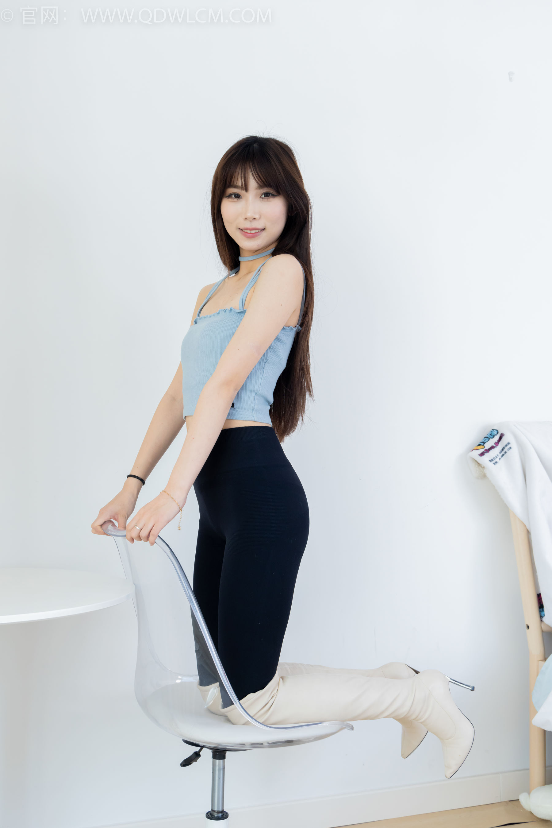 物恋传媒 No.2283 泡泡 - 高跟长靴、卡通白棉袜、裸足/(180P)