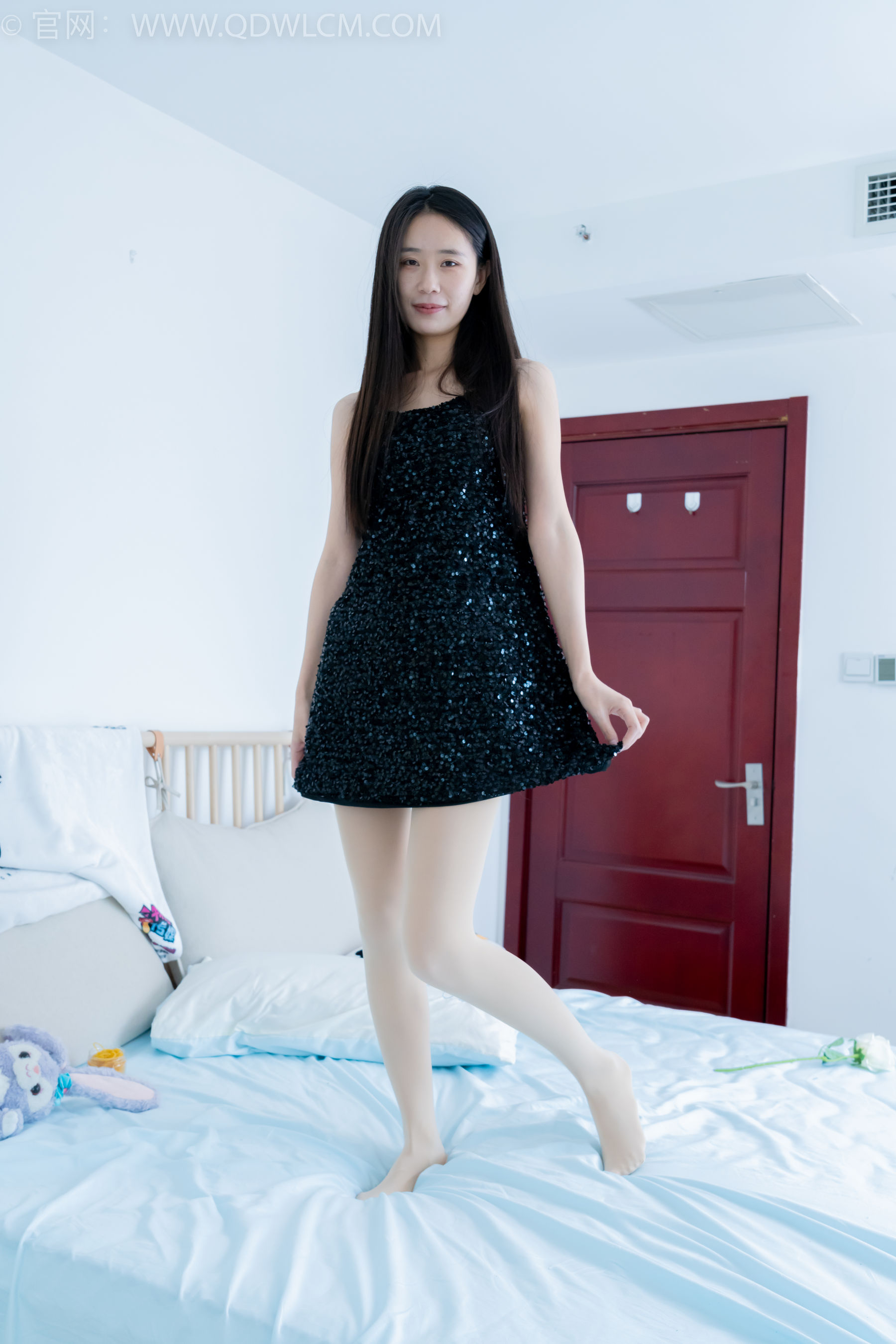 物恋传媒 No.2288 菜菜 - 高跟凉鞋、平底鞋、厚肉丝、油亮薄肉丝/(200P)