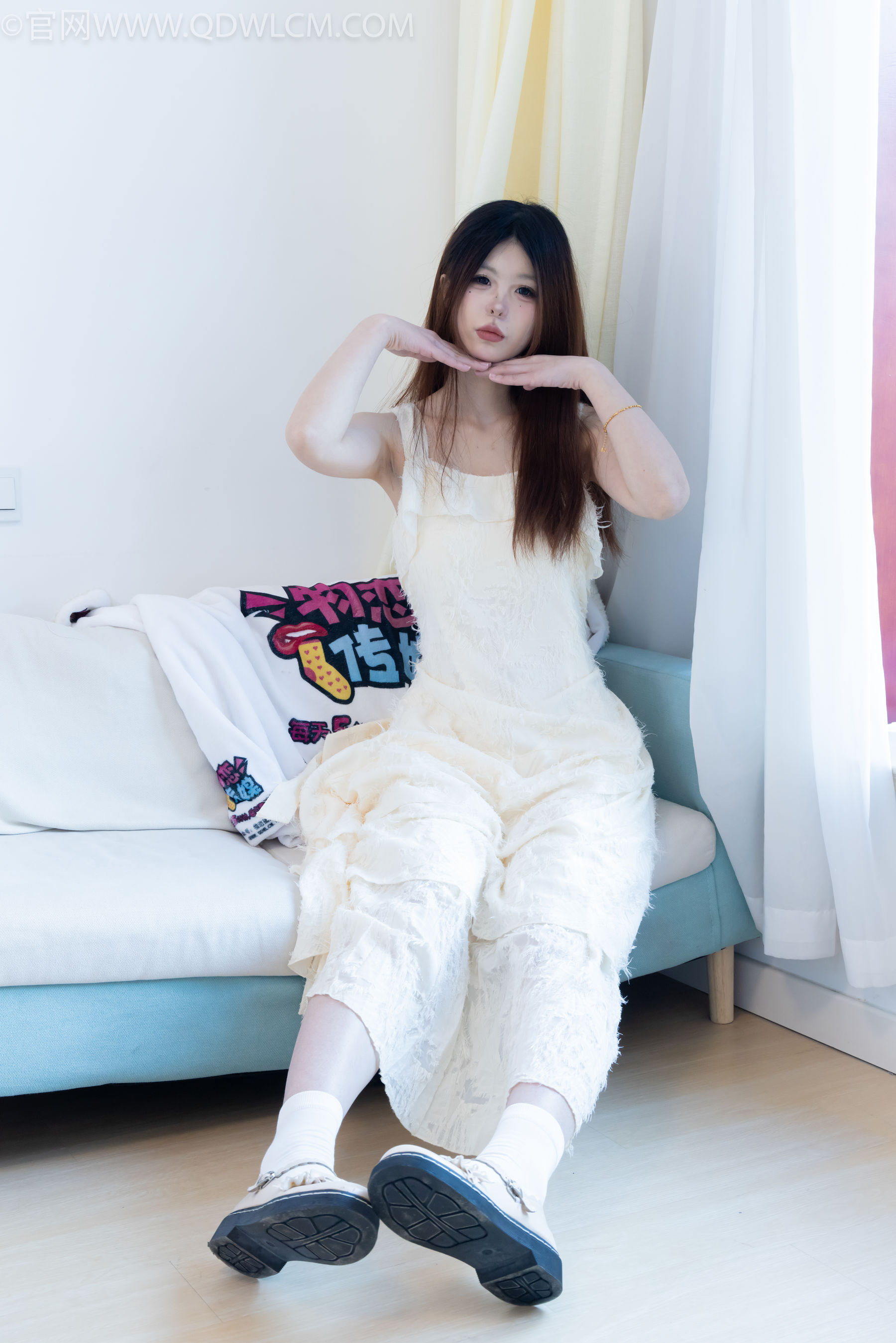 物恋传媒 No.2281 曲奇 - 皮鞋、白棉袜、裸足/(157P)