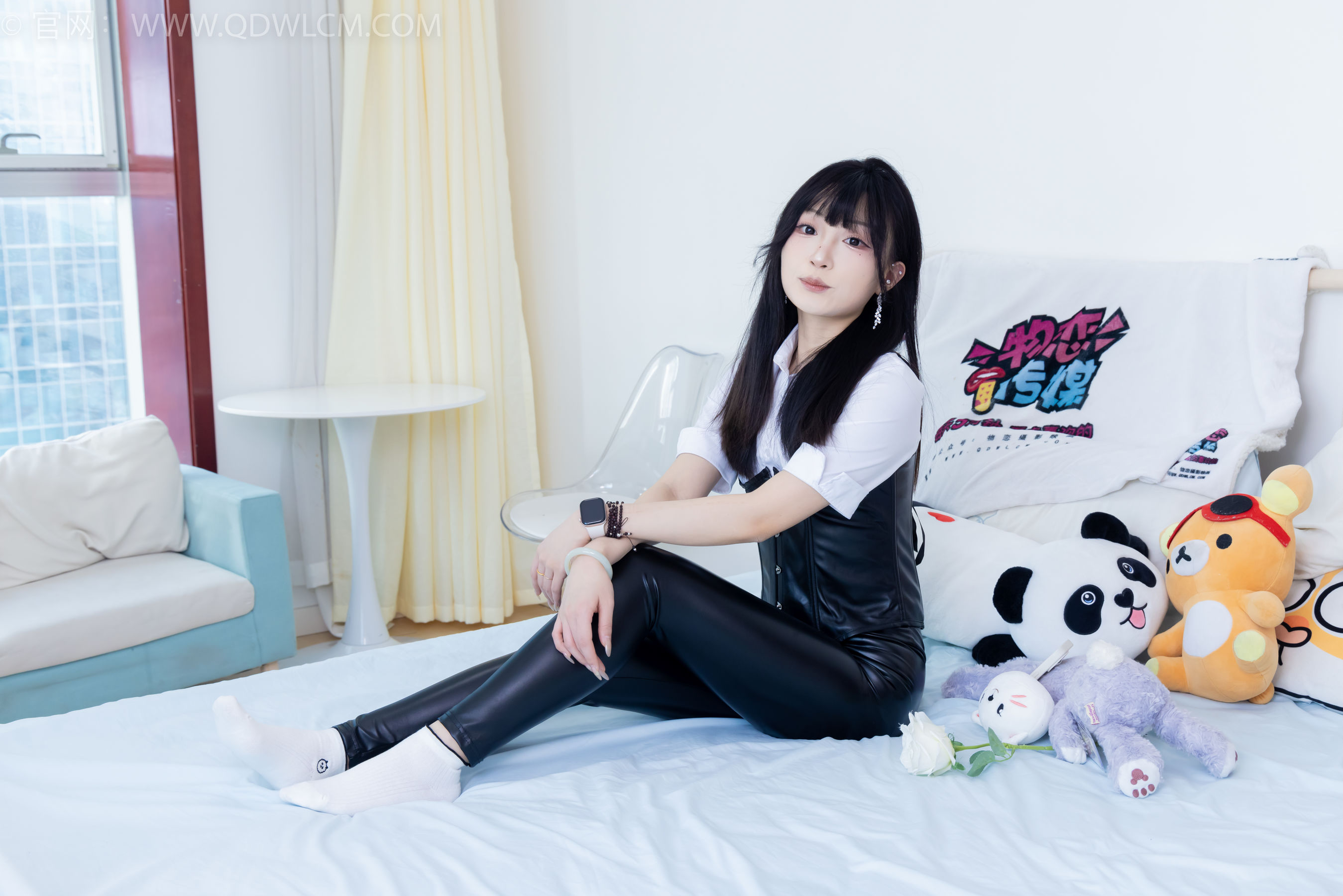 物恋传媒 No.2289 嘟嘟 - 长靴、高跟凉鞋、白棉袜、裸足/(200P)