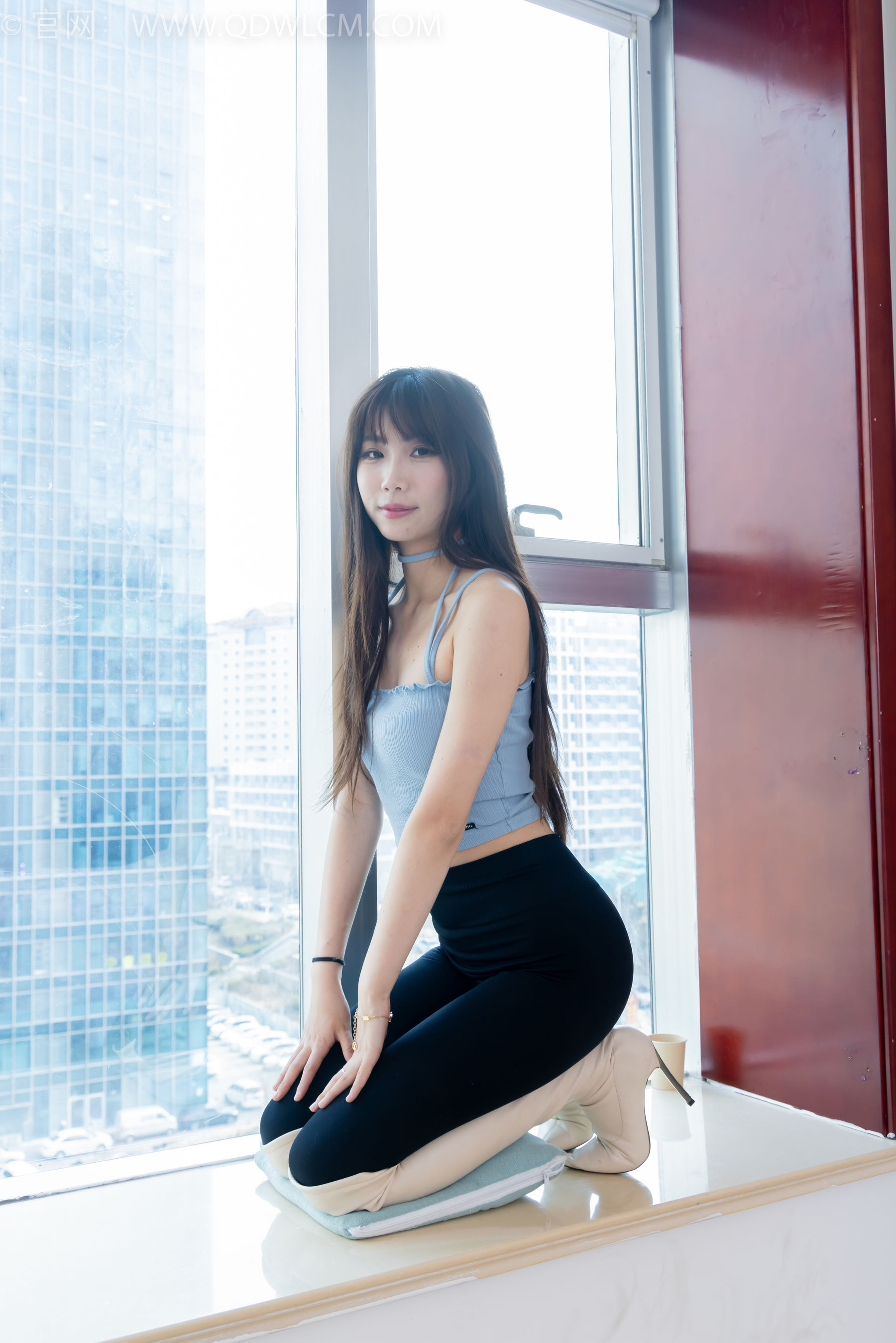 物恋传媒 No.2283 泡泡 - 高跟长靴、卡通白棉袜、裸足/(180P)