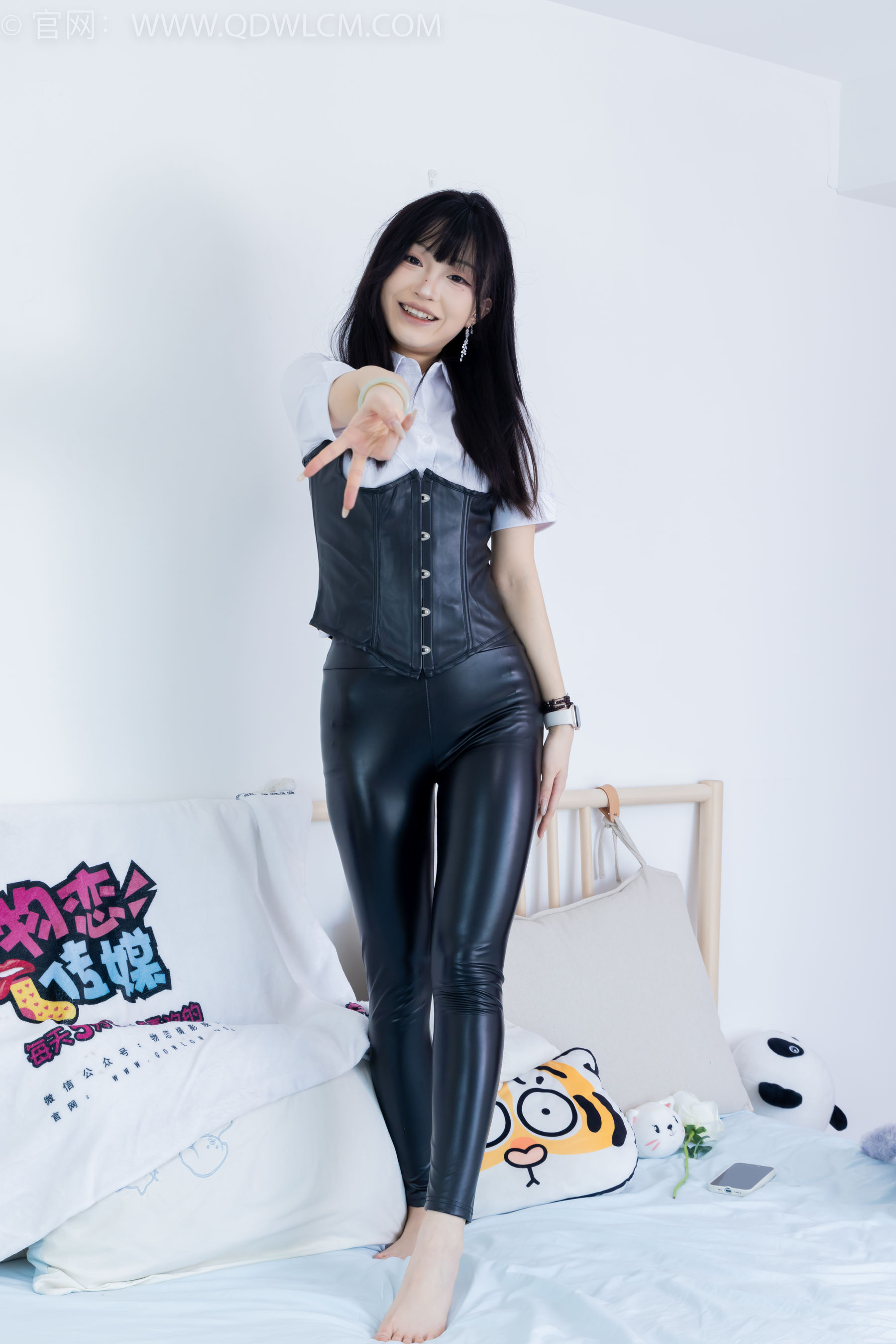 物恋传媒 No.2289 嘟嘟 - 长靴、高跟凉鞋、白棉袜、裸足/(200P)