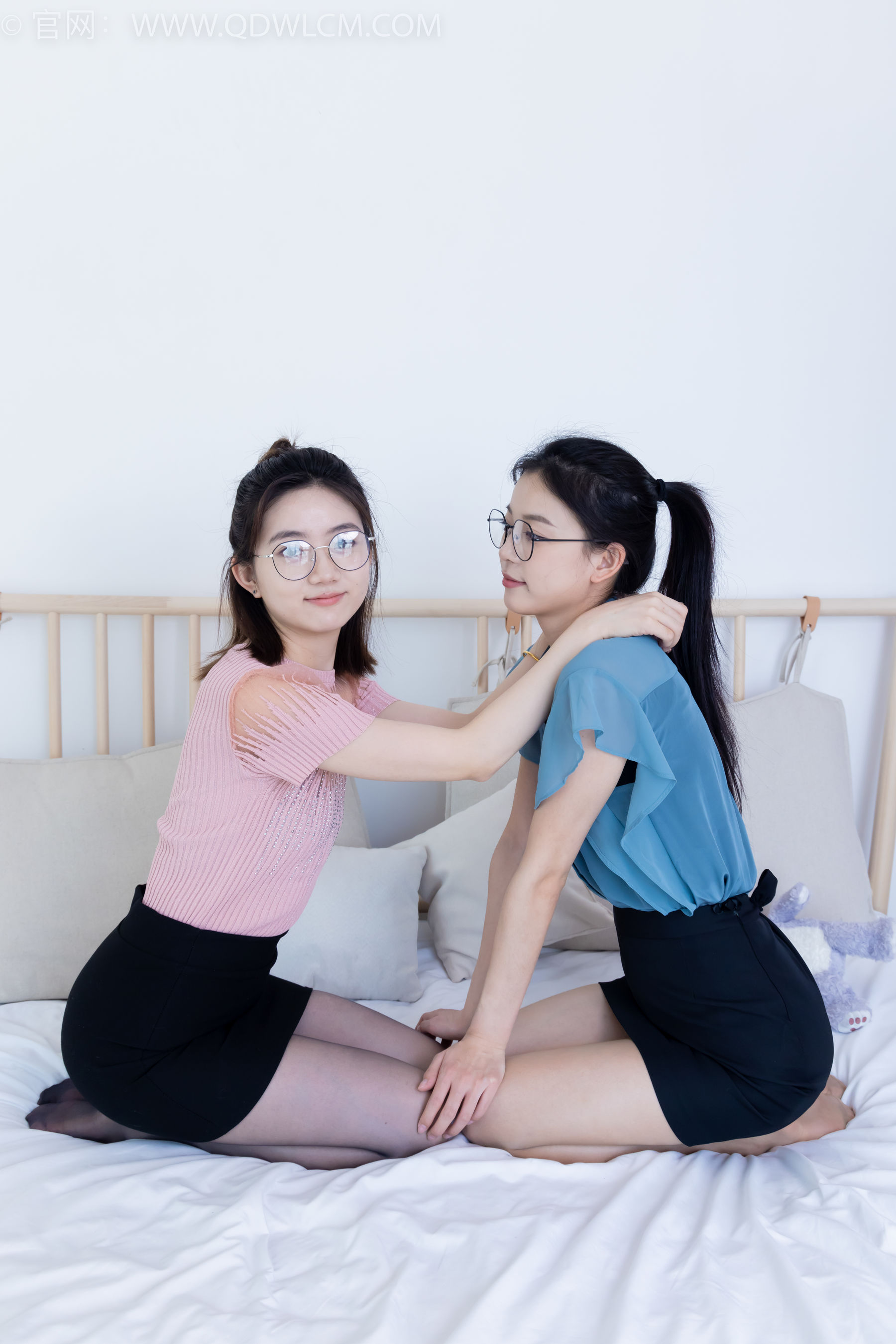 物恋传媒 No.2285 茯苓&欢欢 - 高跟鞋、高跟凉鞋、油亮薄肉丝/(168P)