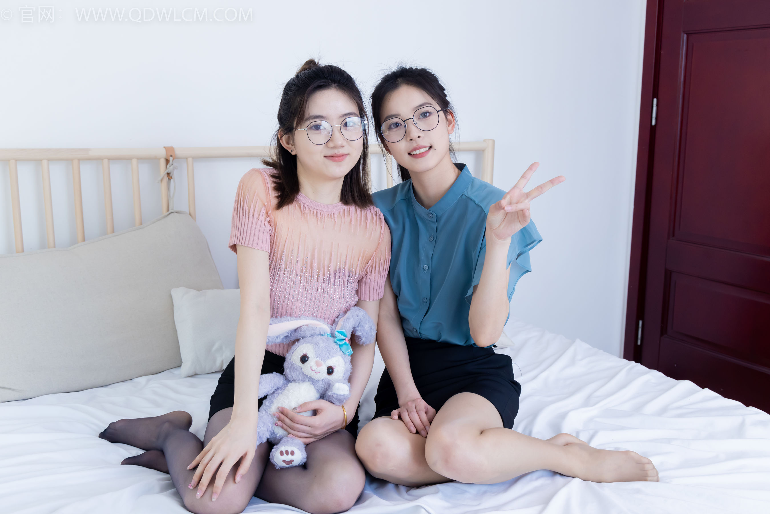 物恋传媒 No.2285 茯苓&欢欢 - 高跟鞋、高跟凉鞋、油亮薄肉丝/(168P)