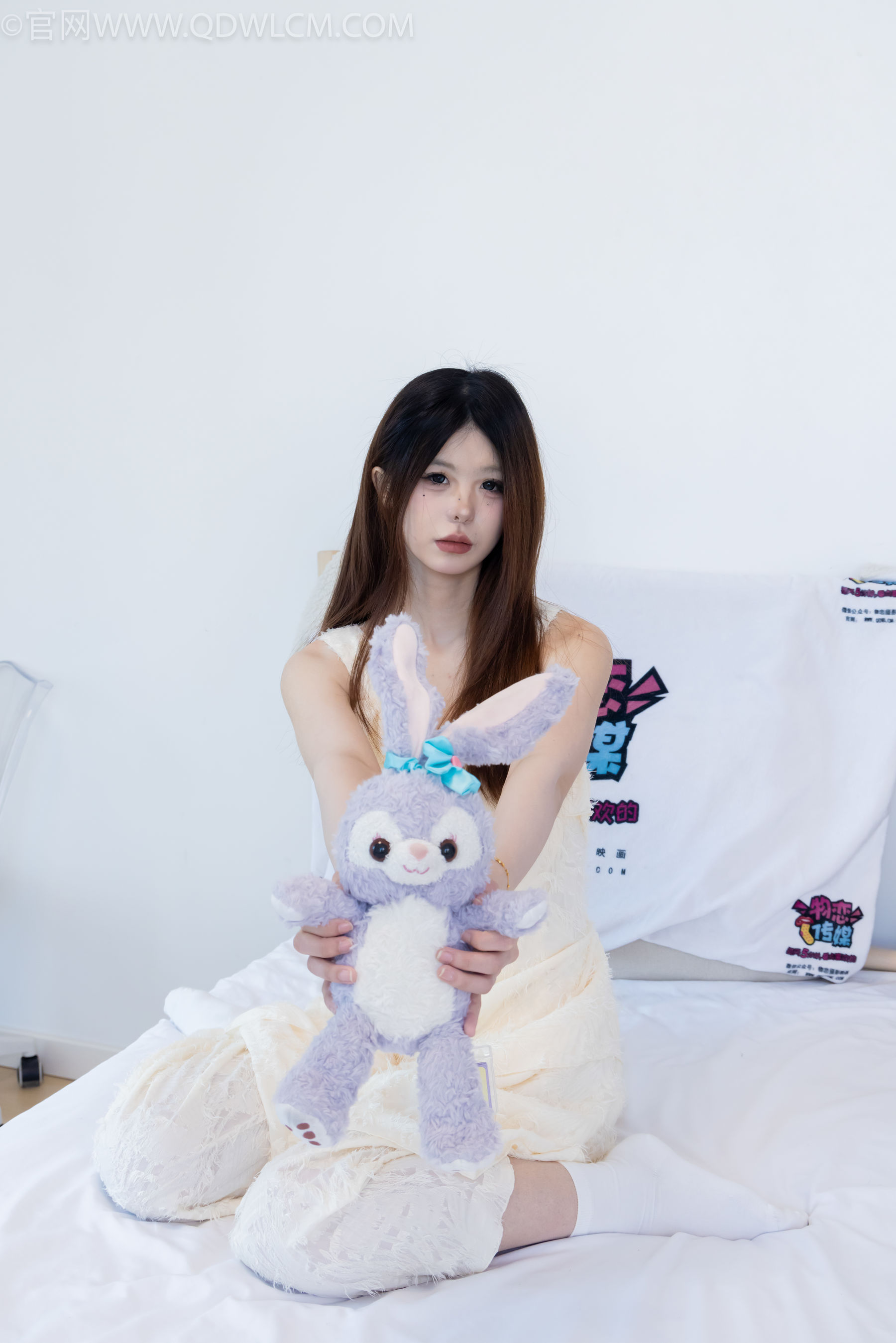 物恋传媒 No.2281 曲奇 - 皮鞋、白棉袜、裸足/(157P)