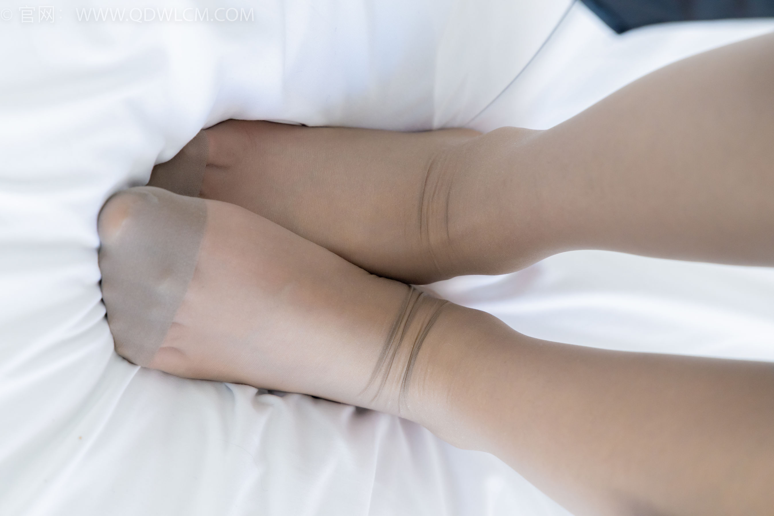 物恋传媒 No.2284 菜菜 - 高跟鞋、薄灰丝、盖被子睡觉剧情/(159P)