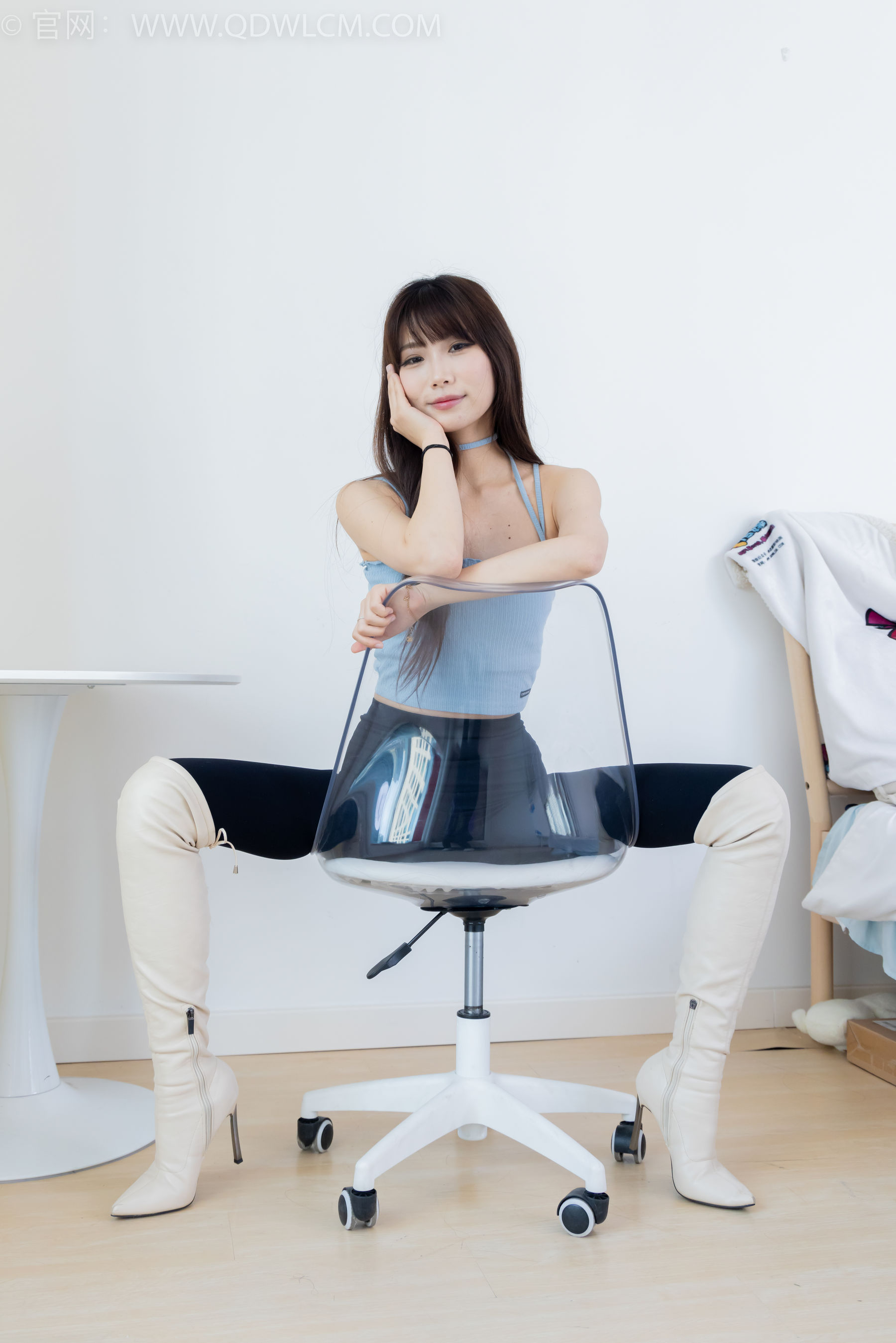 物恋传媒 No.2283 泡泡 - 高跟长靴、卡通白棉袜、裸足/(180P)