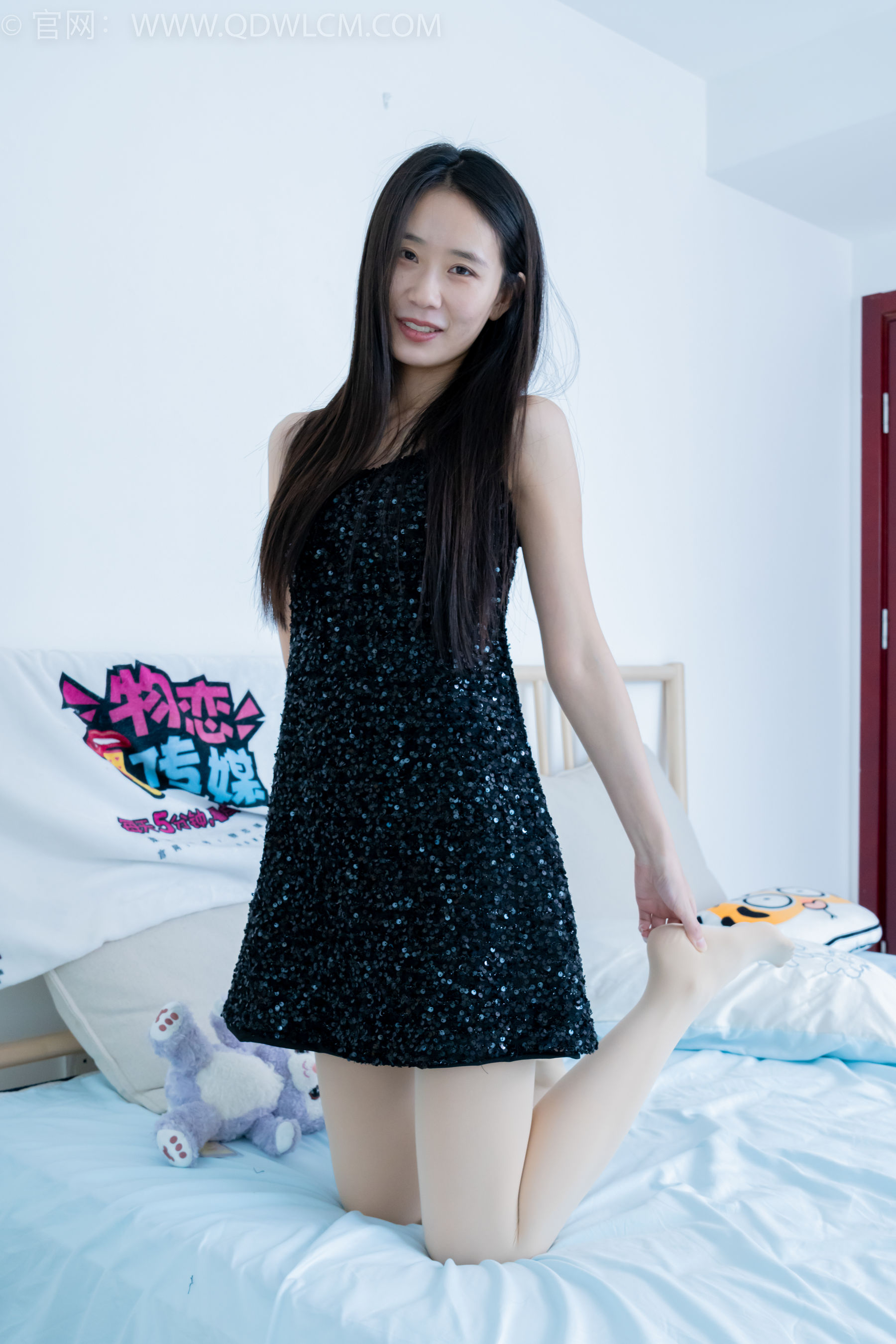 物恋传媒 No.2288 菜菜 - 高跟凉鞋、平底鞋、厚肉丝、油亮薄肉丝/(200P)