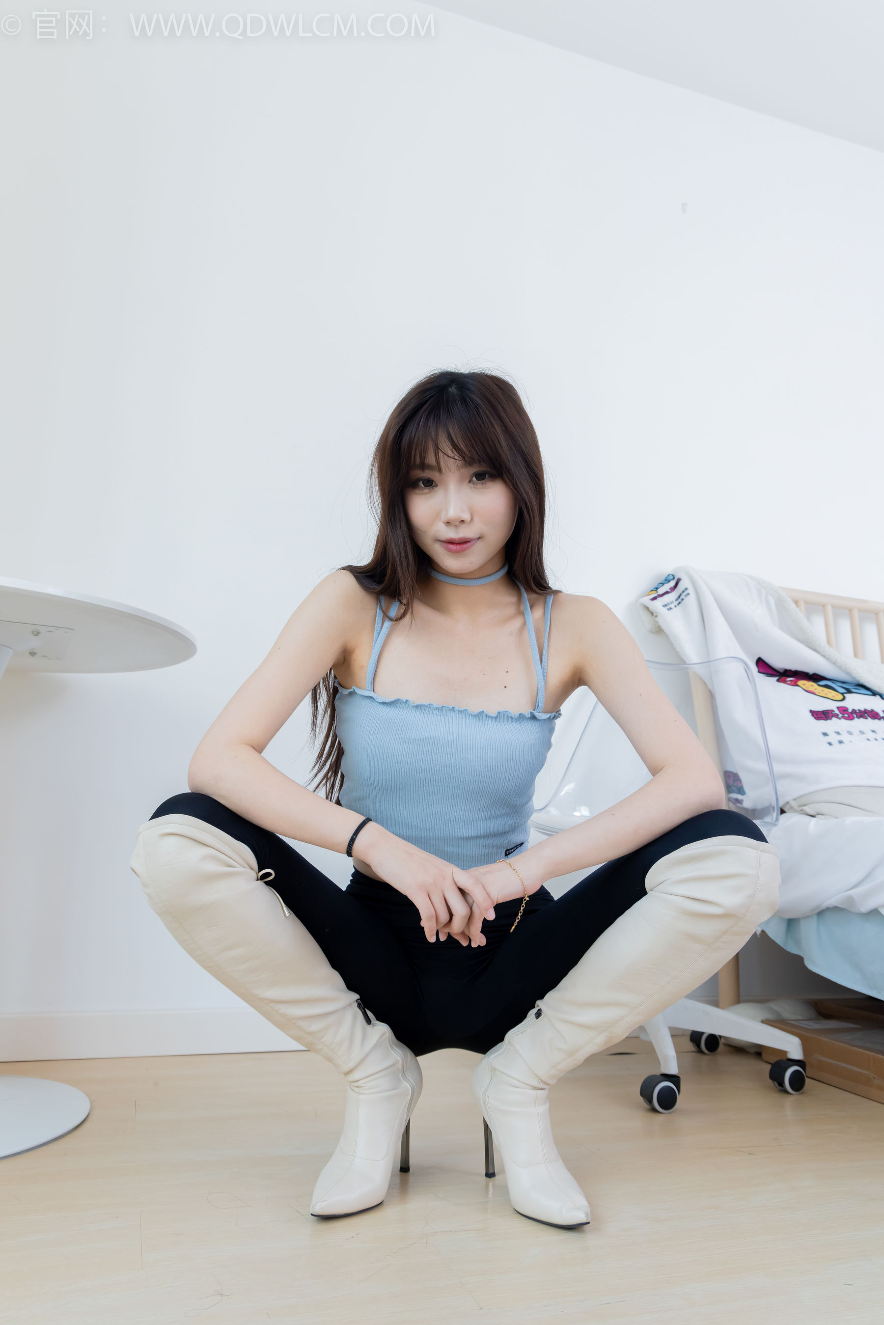 物恋传媒 No.2283 泡泡 - 高跟长靴、卡通白棉袜、裸足/(180P)