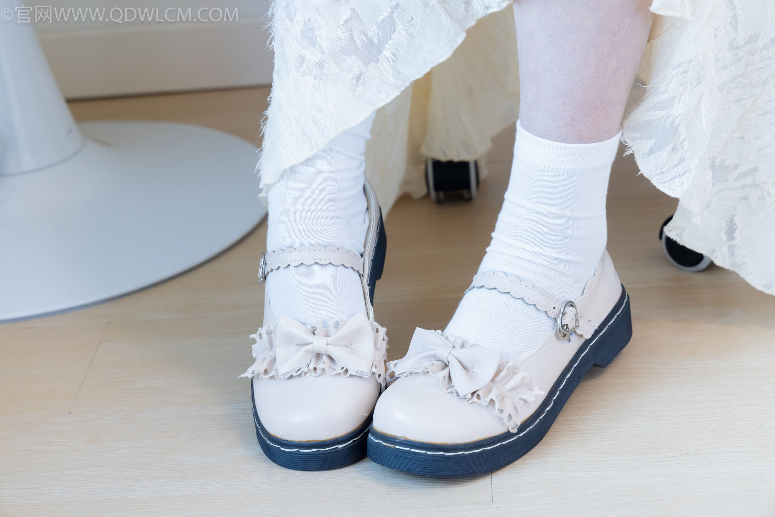 物恋传媒 No.2281 曲奇 - 皮鞋、白棉袜、裸足/(157P)