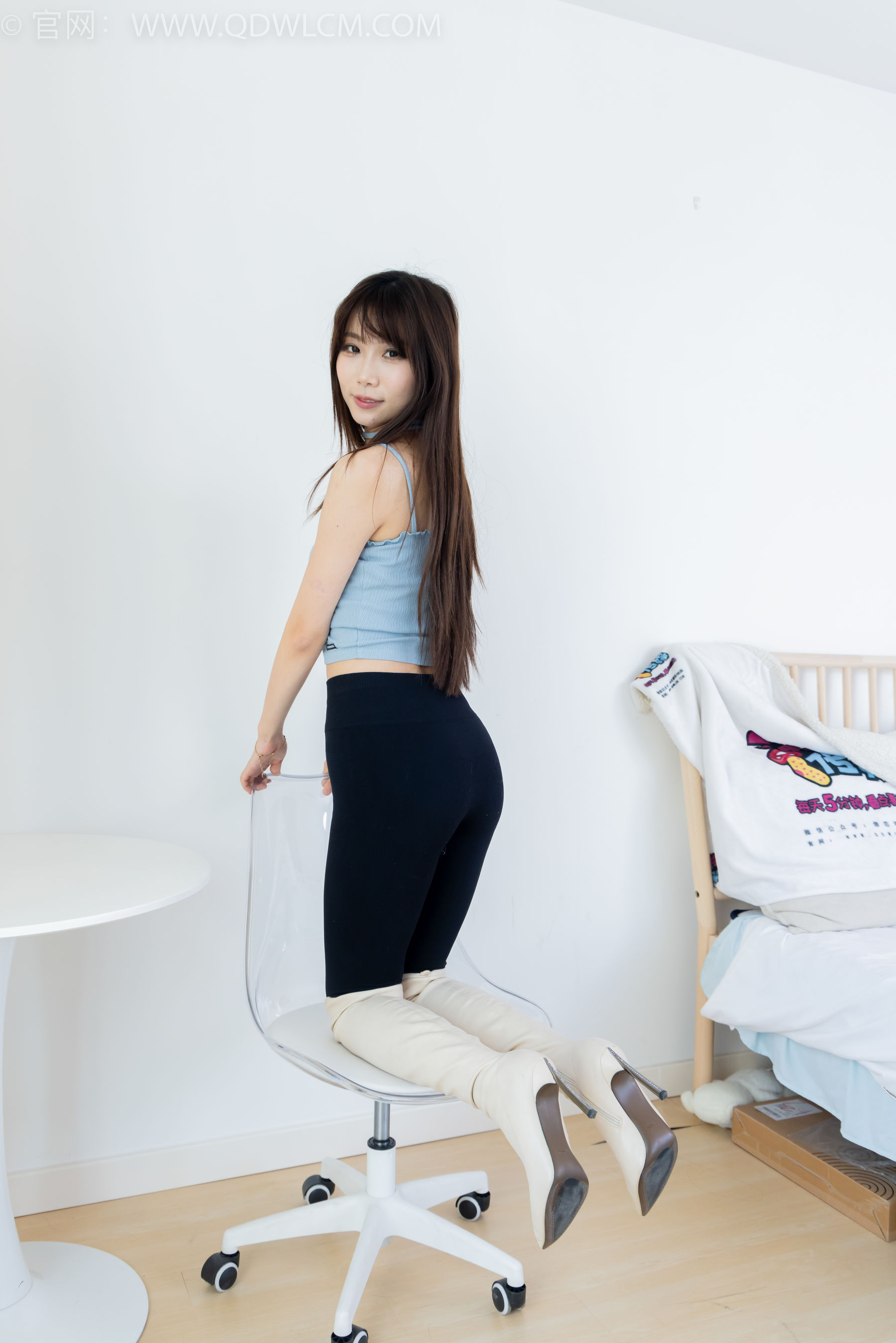 物恋传媒 No.2283 泡泡 - 高跟长靴、卡通白棉袜、裸足/(180P)