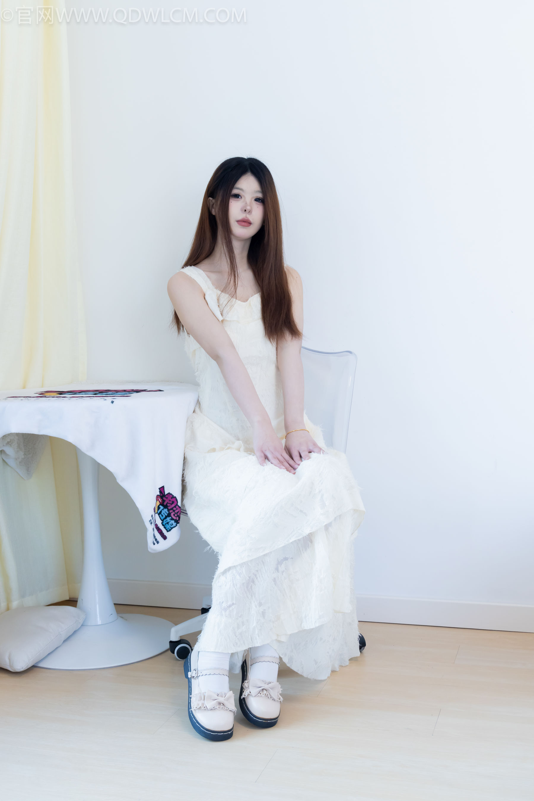 物恋传媒 No.2281 曲奇 - 皮鞋、白棉袜、裸足/(157P)