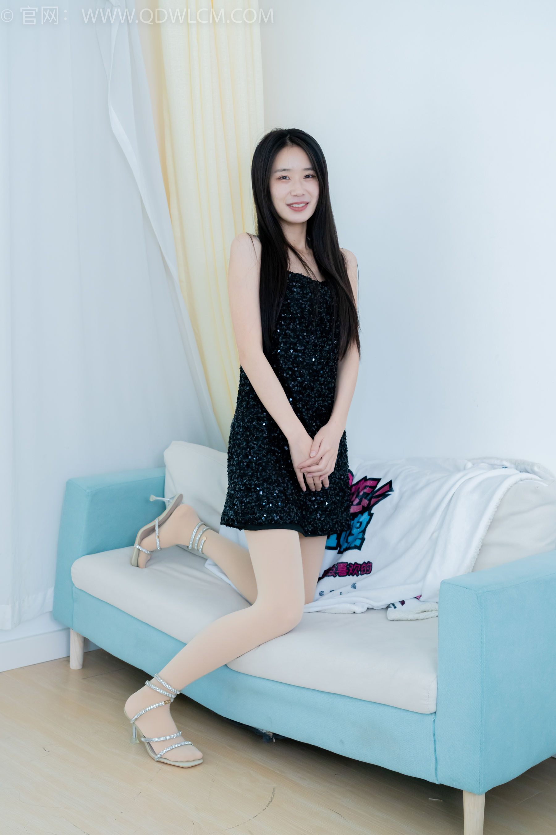 物恋传媒 No.2288 菜菜 - 高跟凉鞋、平底鞋、厚肉丝、油亮薄肉丝/(200P)