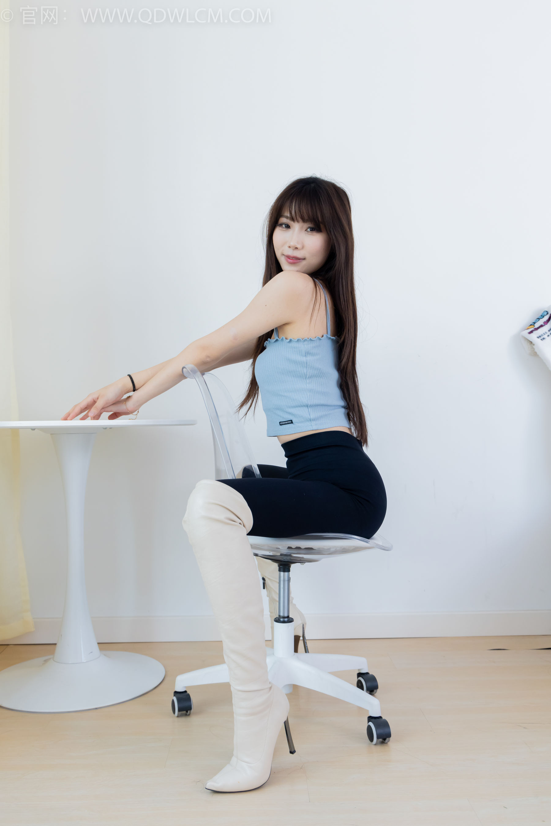 物恋传媒 No.2283 泡泡 - 高跟长靴、卡通白棉袜、裸足/(180P)