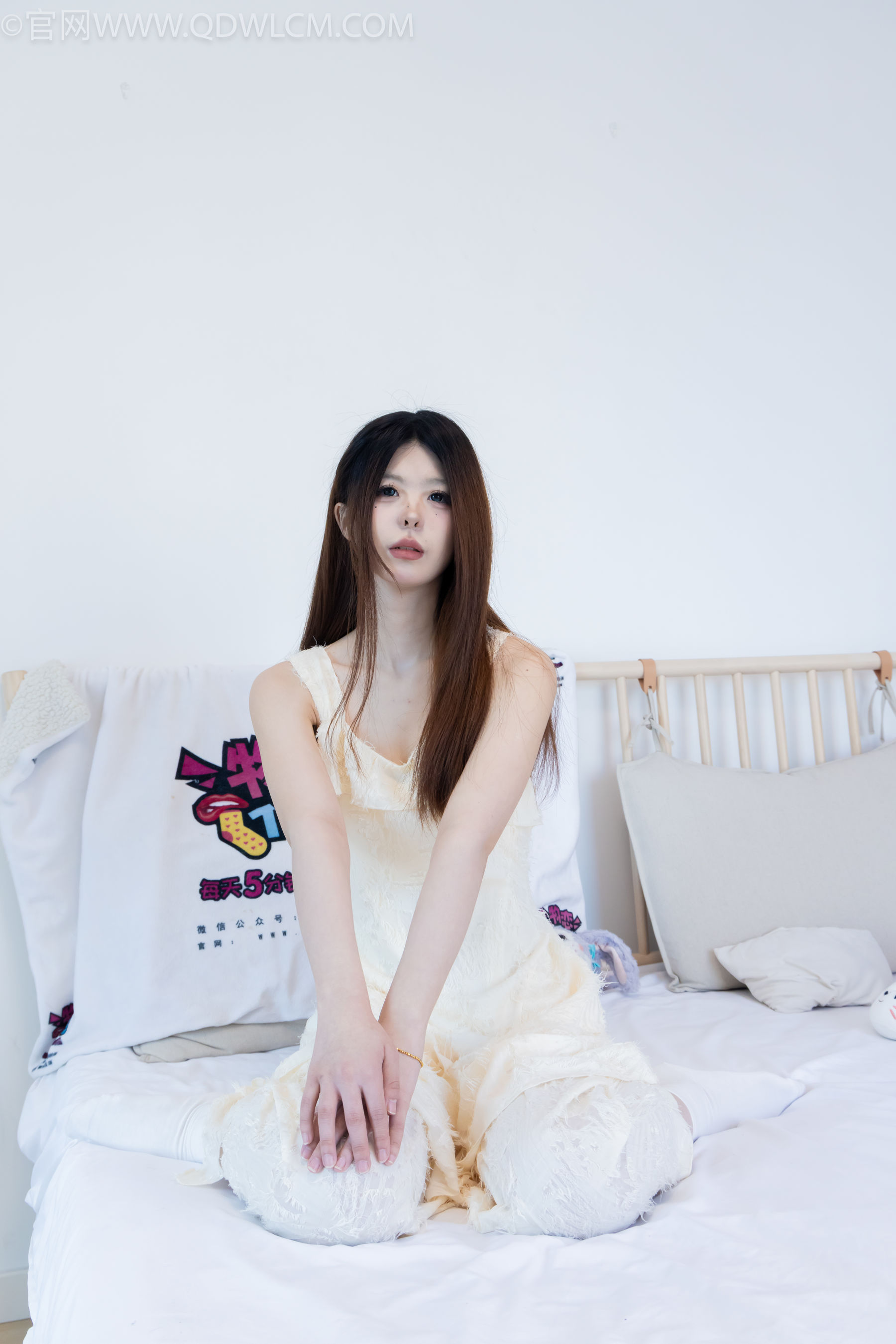 物恋传媒 No.2281 曲奇 - 皮鞋、白棉袜、裸足/(157P)