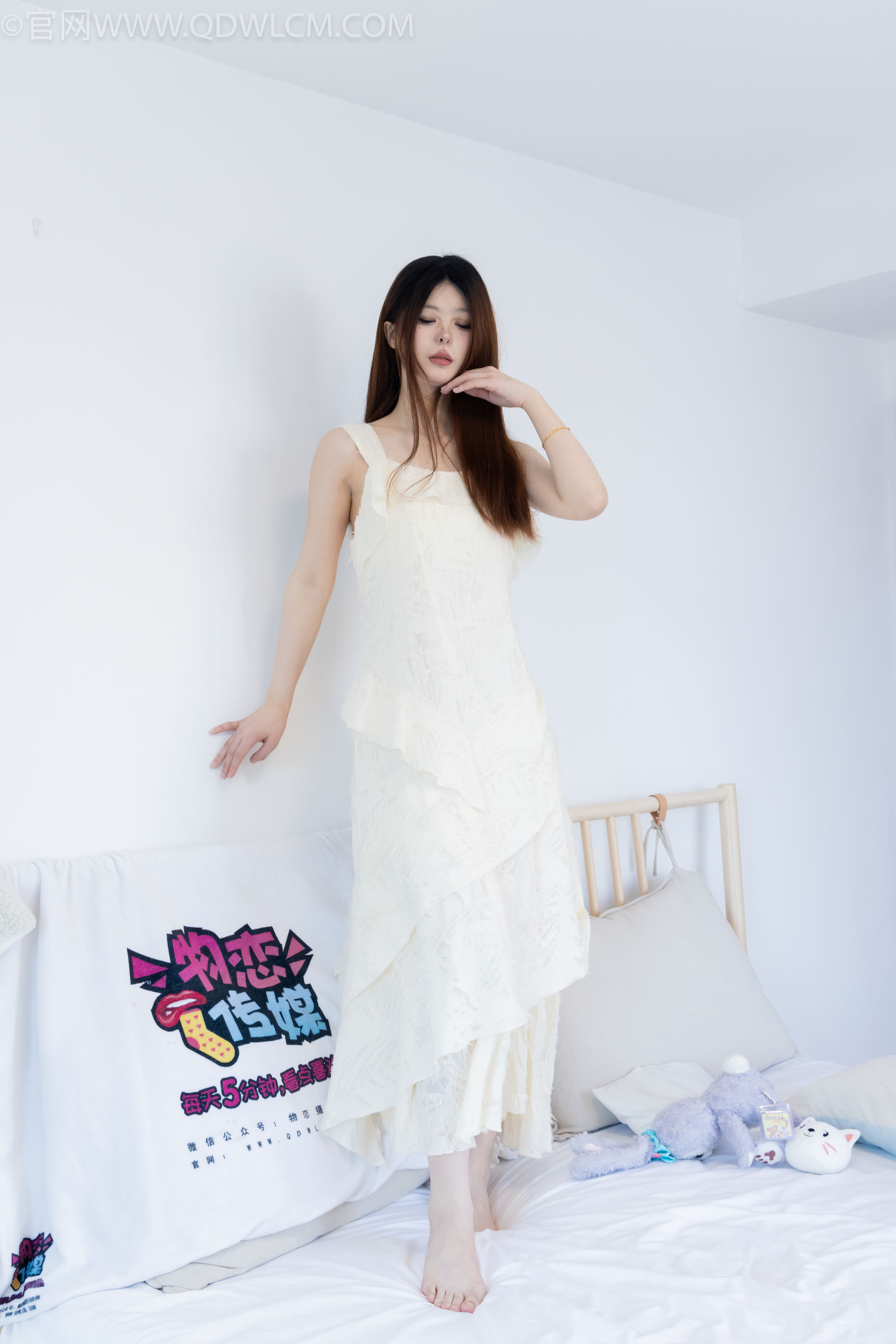 物恋传媒 No.2281 曲奇 - 皮鞋、白棉袜、裸足/(157P)