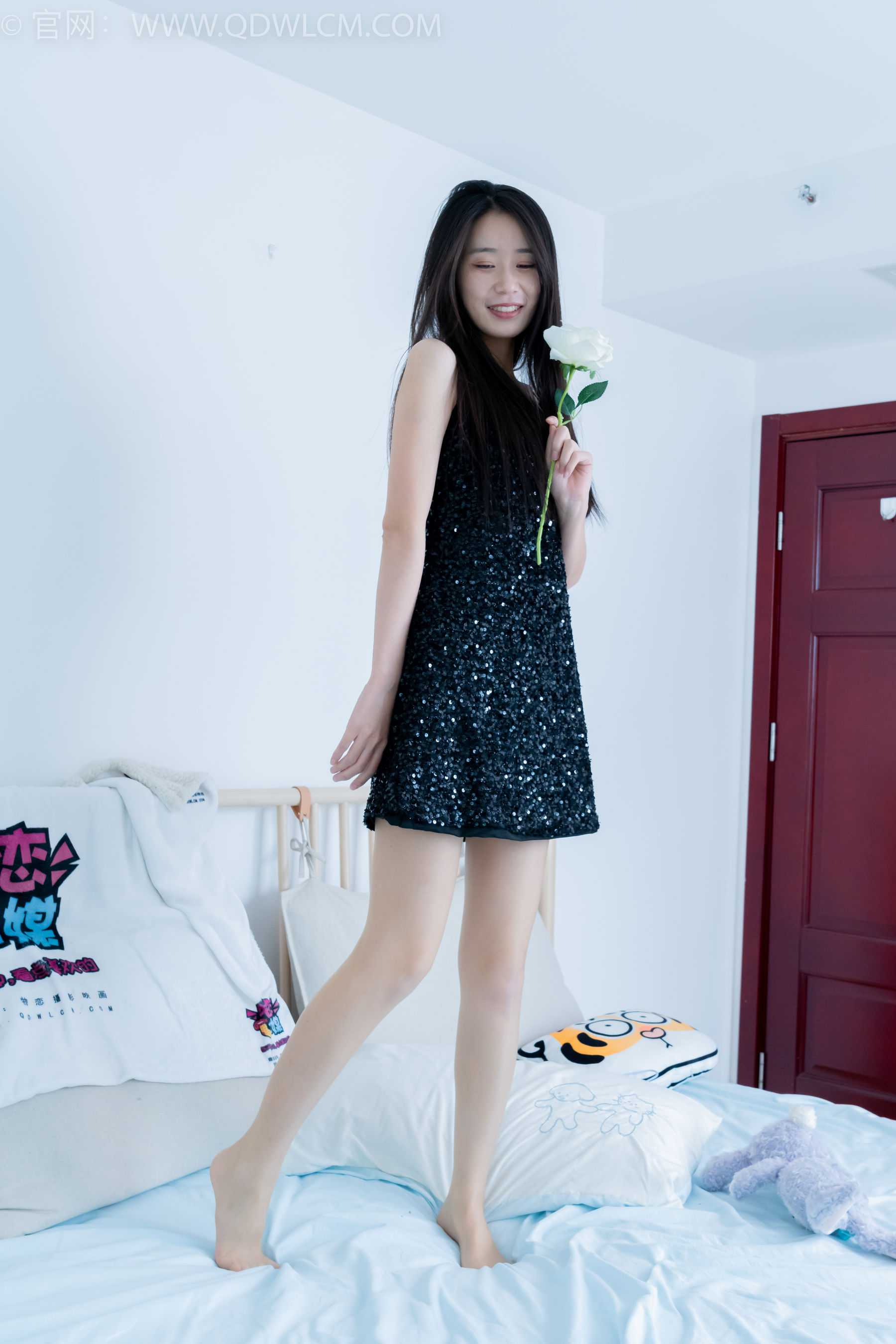 物恋传媒 No.2288 菜菜 - 高跟凉鞋、平底鞋、厚肉丝、油亮薄肉丝/(200P)