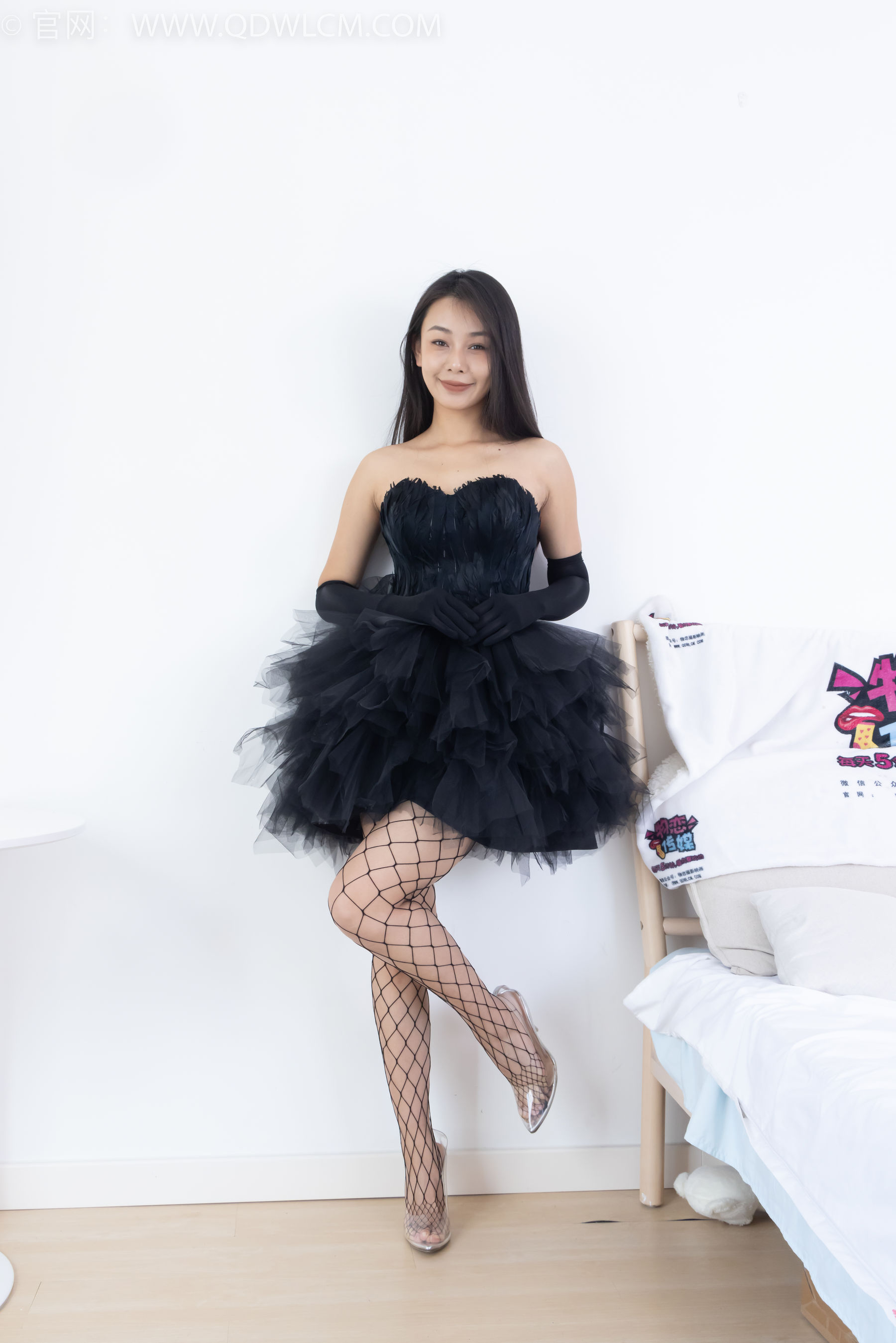 物恋传媒 No.2287 岚岚 - 高跟鞋、黑色网袜、裸足/(220P)