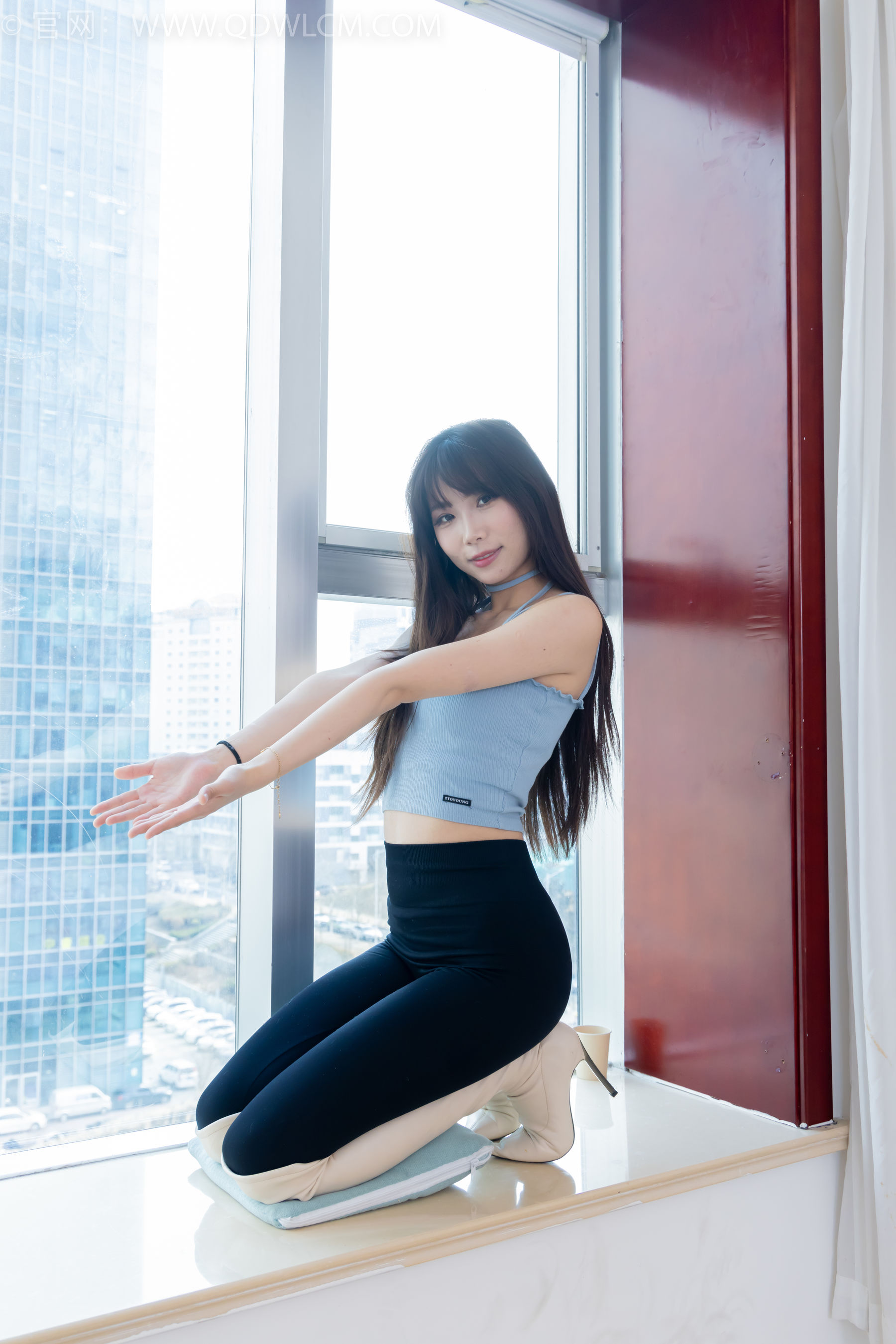 物恋传媒 No.2283 泡泡 - 高跟长靴、卡通白棉袜、裸足/(180P)