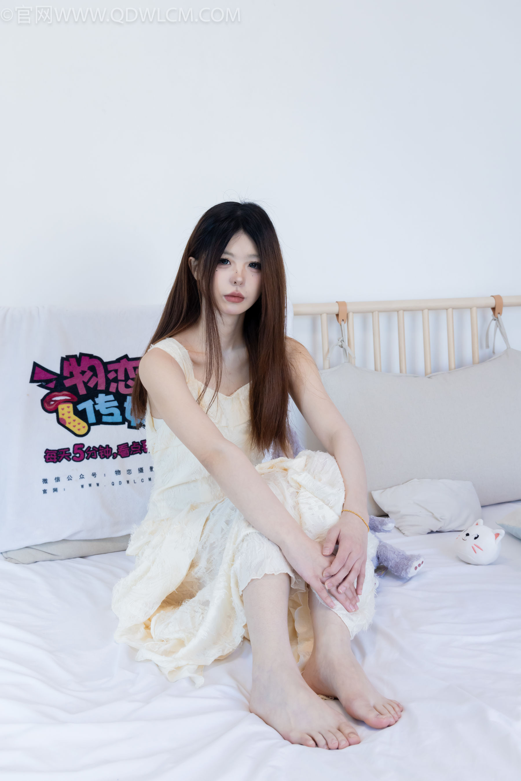 物恋传媒 No.2281 曲奇 - 皮鞋、白棉袜、裸足/(157P)