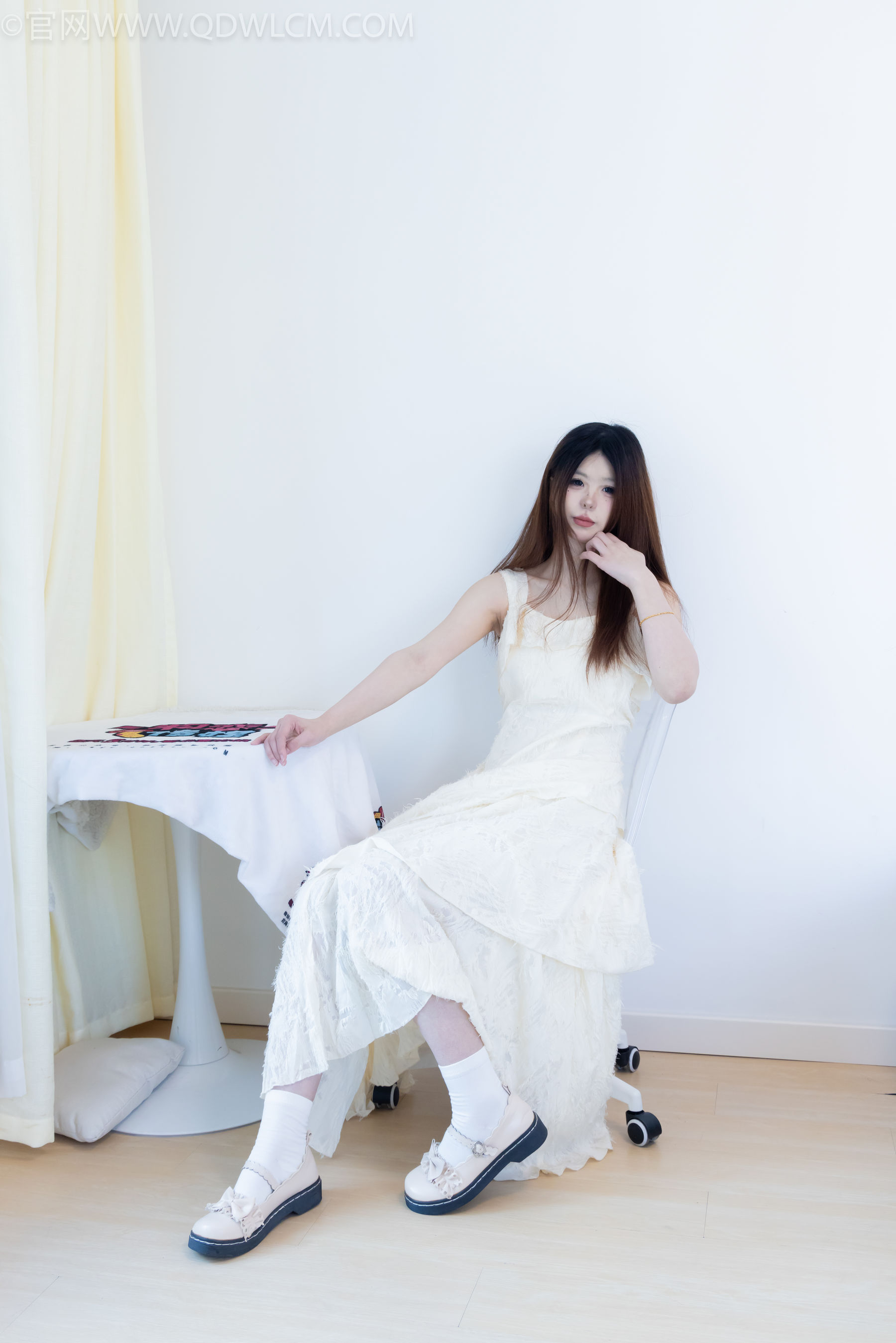 物恋传媒 No.2281 曲奇 - 皮鞋、白棉袜、裸足/(157P)