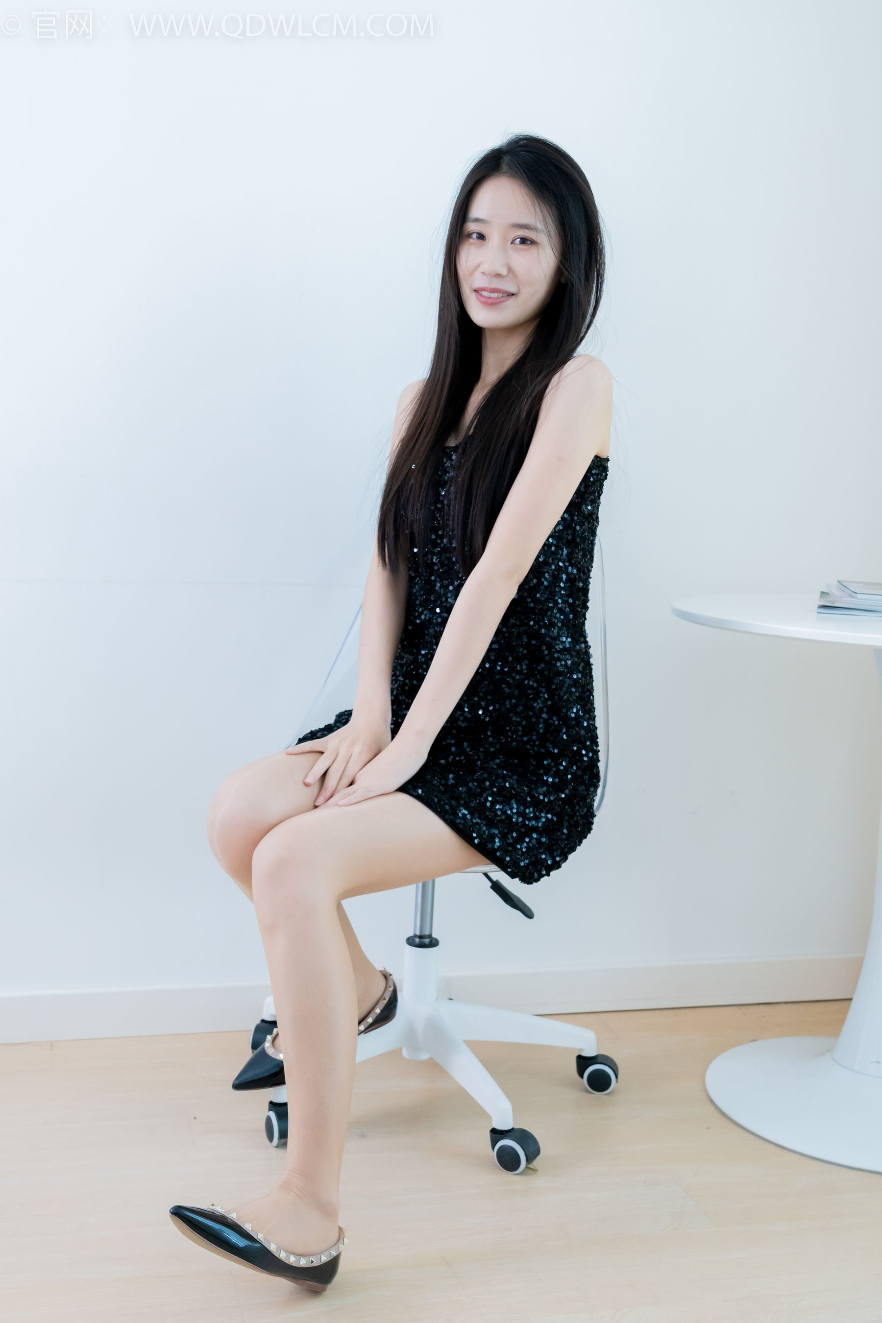 物恋传媒 No.2288 菜菜 - 高跟凉鞋、平底鞋、厚肉丝、油亮薄肉丝/(200P)