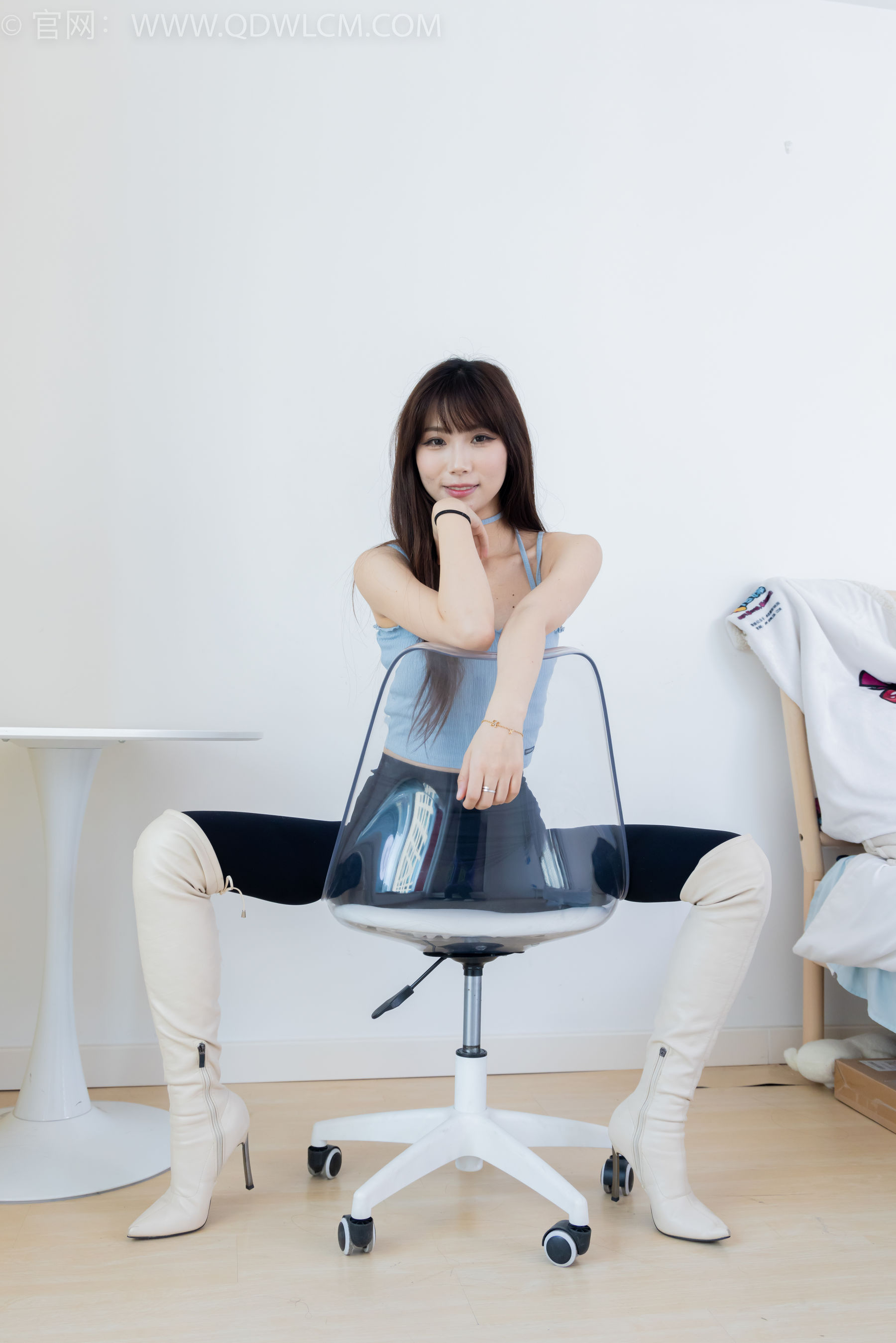 物恋传媒 No.2283 泡泡 - 高跟长靴、卡通白棉袜、裸足/(180P)