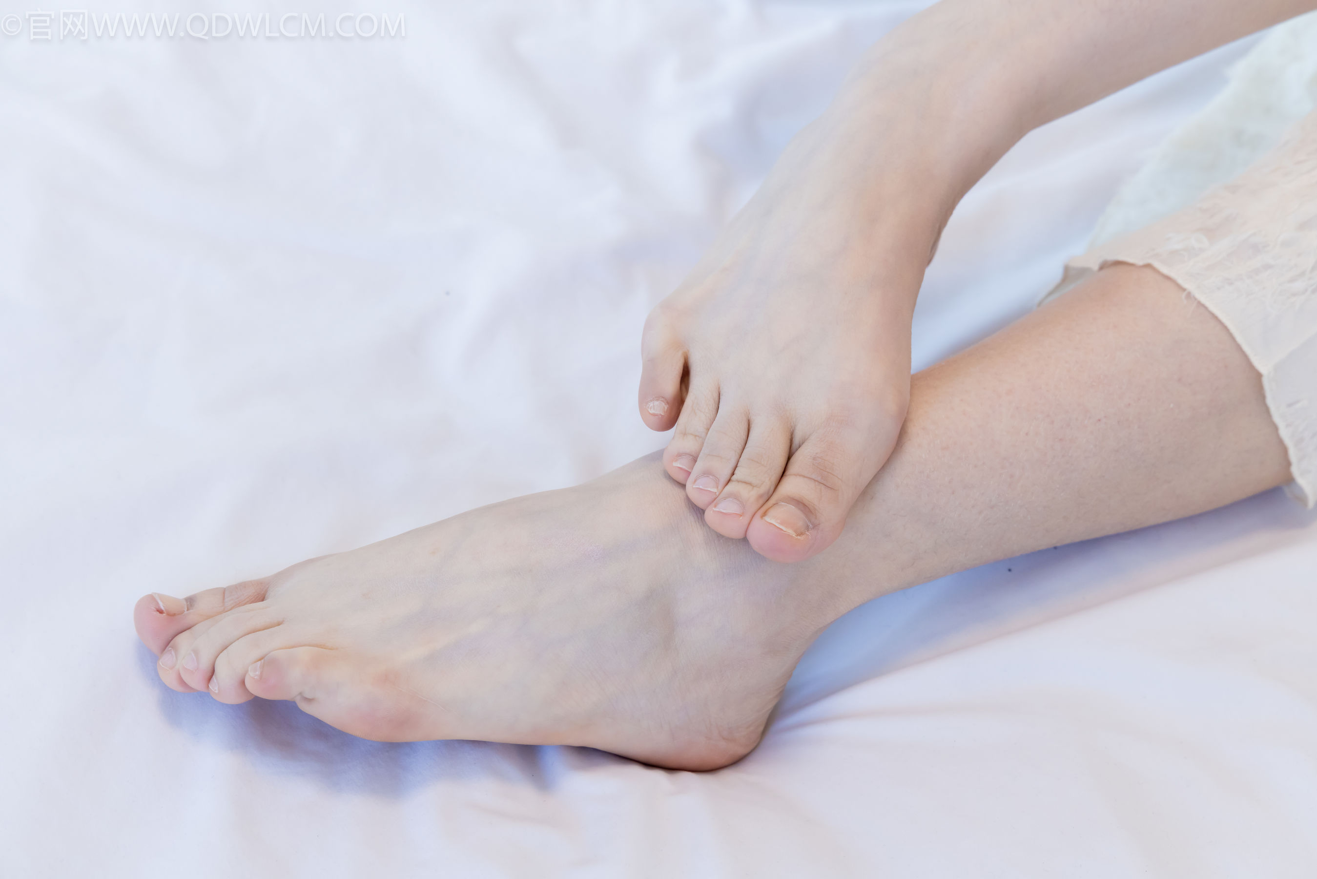 物恋传媒 No.2281 曲奇 - 皮鞋、白棉袜、裸足/(157P)