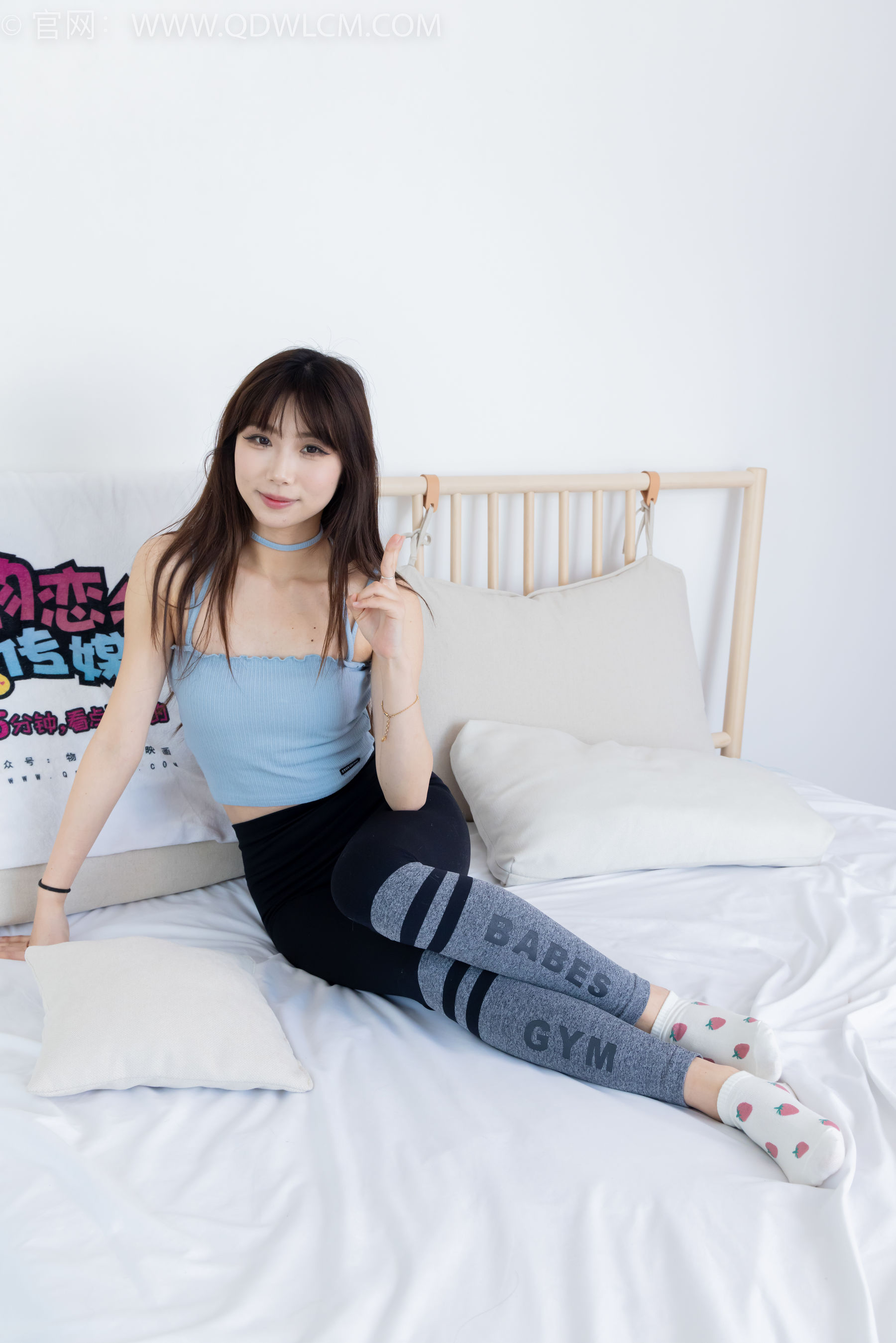 物恋传媒 No.2283 泡泡 - 高跟长靴、卡通白棉袜、裸足/(180P)