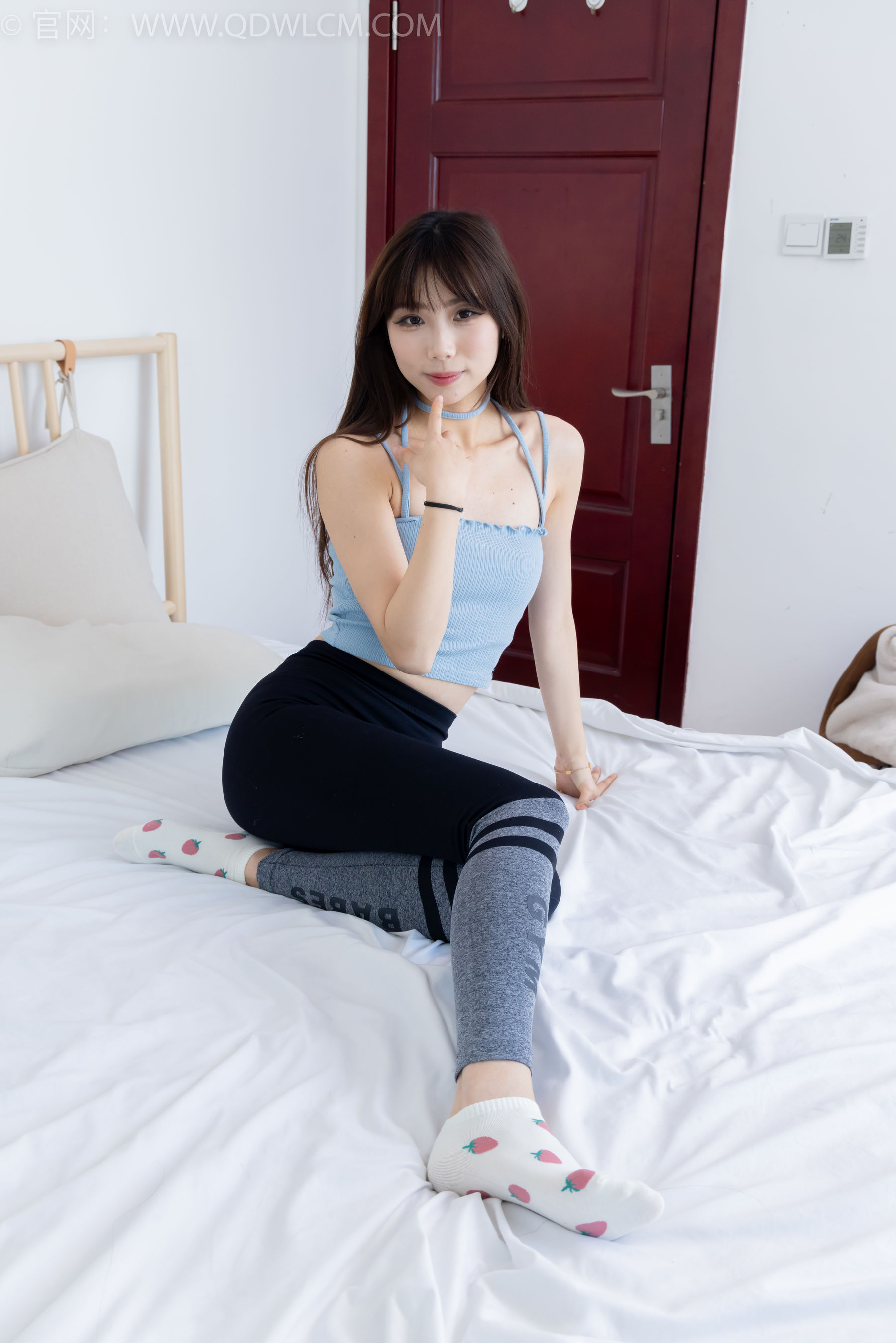 物恋传媒 No.2283 泡泡 - 高跟长靴、卡通白棉袜、裸足/(180P)