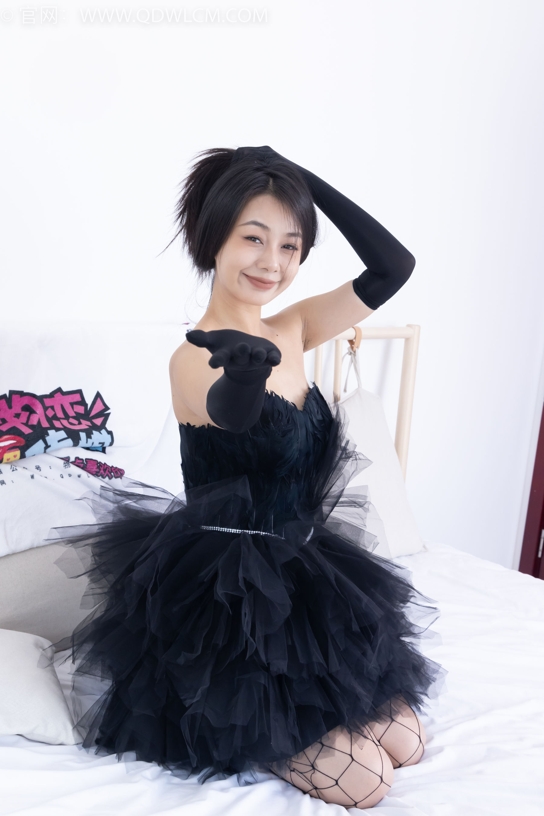 物恋传媒 No.2287 岚岚 - 高跟鞋、黑色网袜、裸足/(220P)