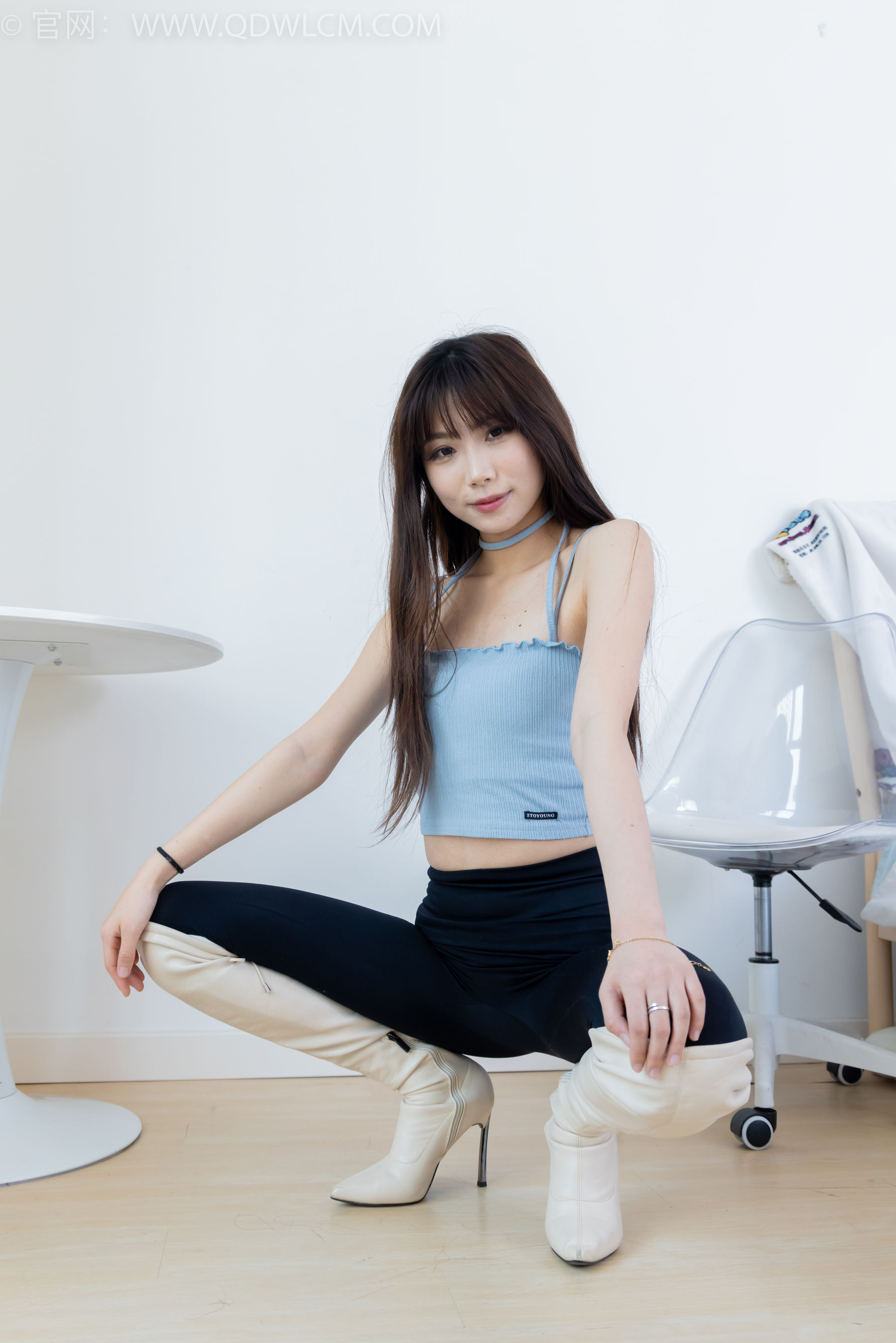 物恋传媒 No.2283 泡泡 - 高跟长靴、卡通白棉袜、裸足/(180P)