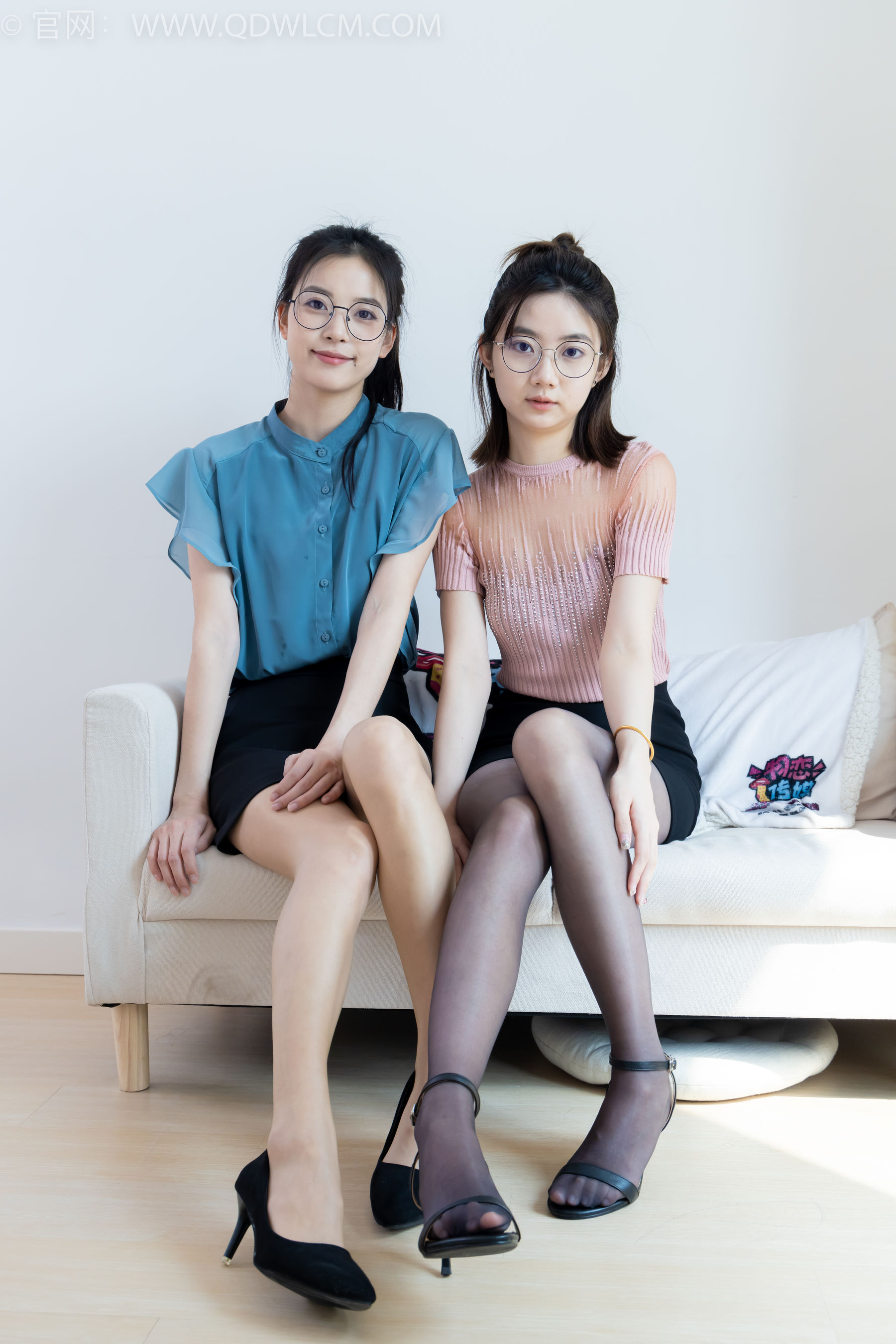 物恋传媒 No.2285 茯苓&欢欢 - 高跟鞋、高跟凉鞋、油亮薄肉丝/(168P)