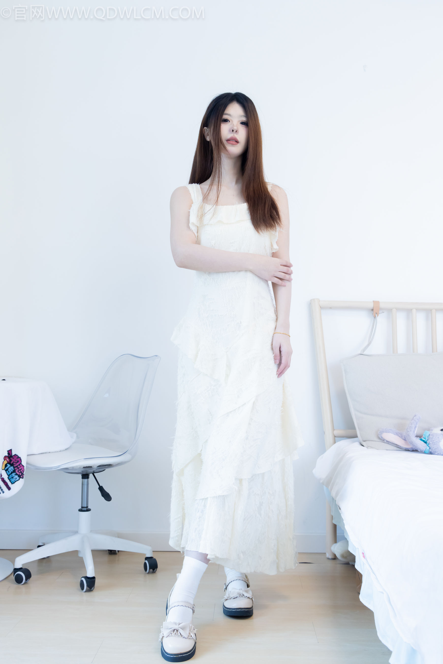 物恋传媒 No.2281 曲奇 - 皮鞋、白棉袜、裸足/(157P)