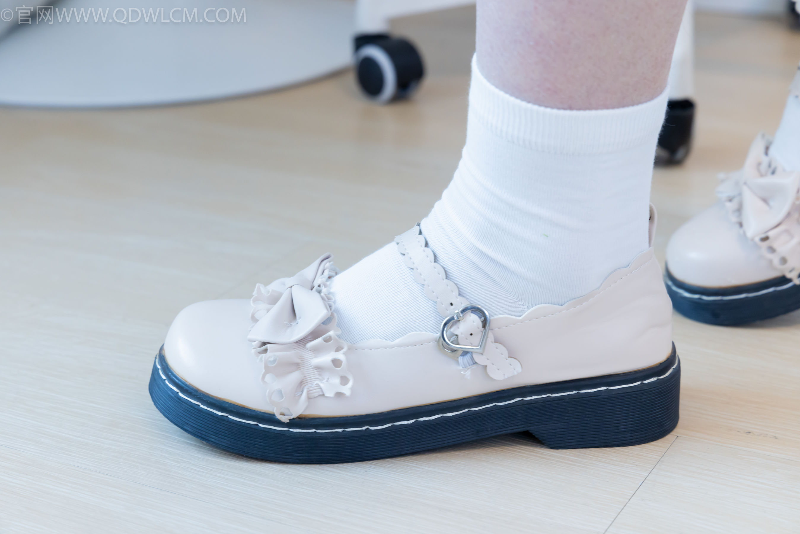 物恋传媒 No.2281 曲奇 - 皮鞋、白棉袜、裸足/(157P)