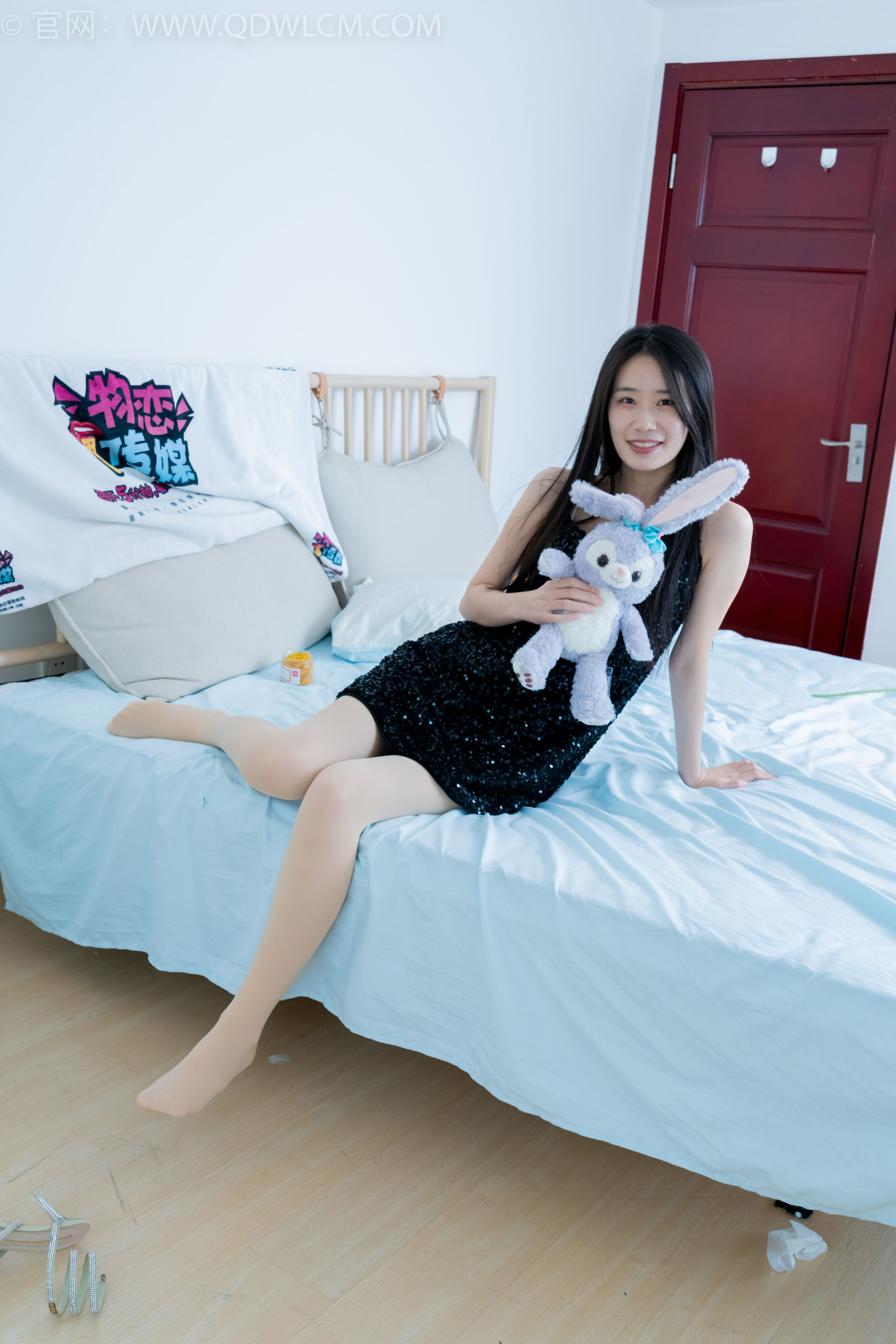 物恋传媒 No.2288 菜菜 - 高跟凉鞋、平底鞋、厚肉丝、油亮薄肉丝/(200P)