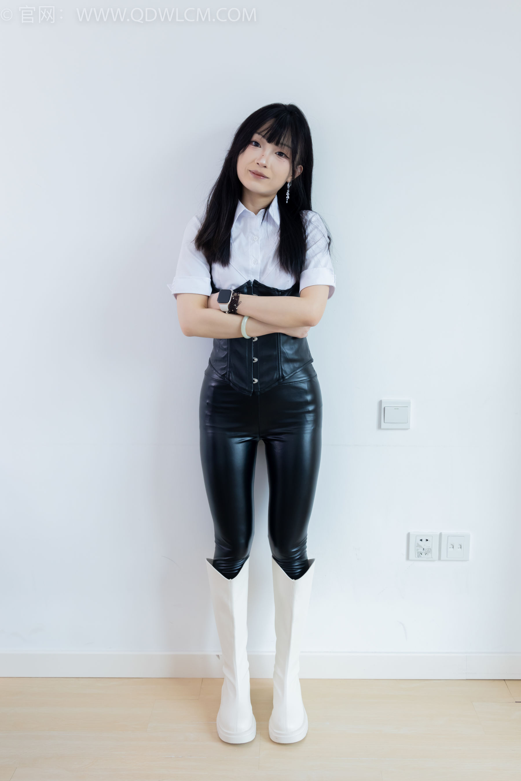 物恋传媒 No.2289 嘟嘟 - 长靴、高跟凉鞋、白棉袜、裸足/(200P)