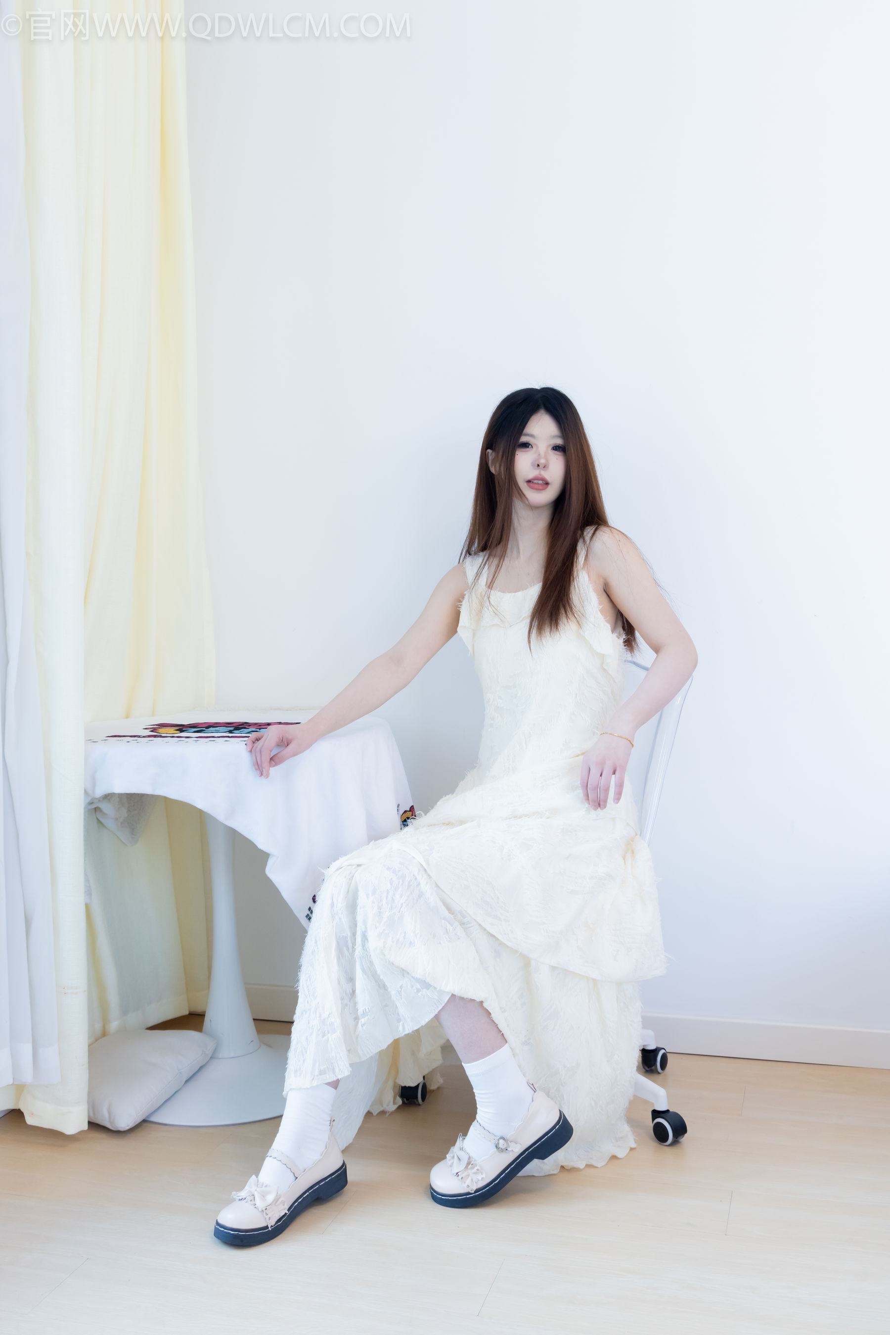 物恋传媒 No.2281 曲奇 - 皮鞋、白棉袜、裸足/(157P)