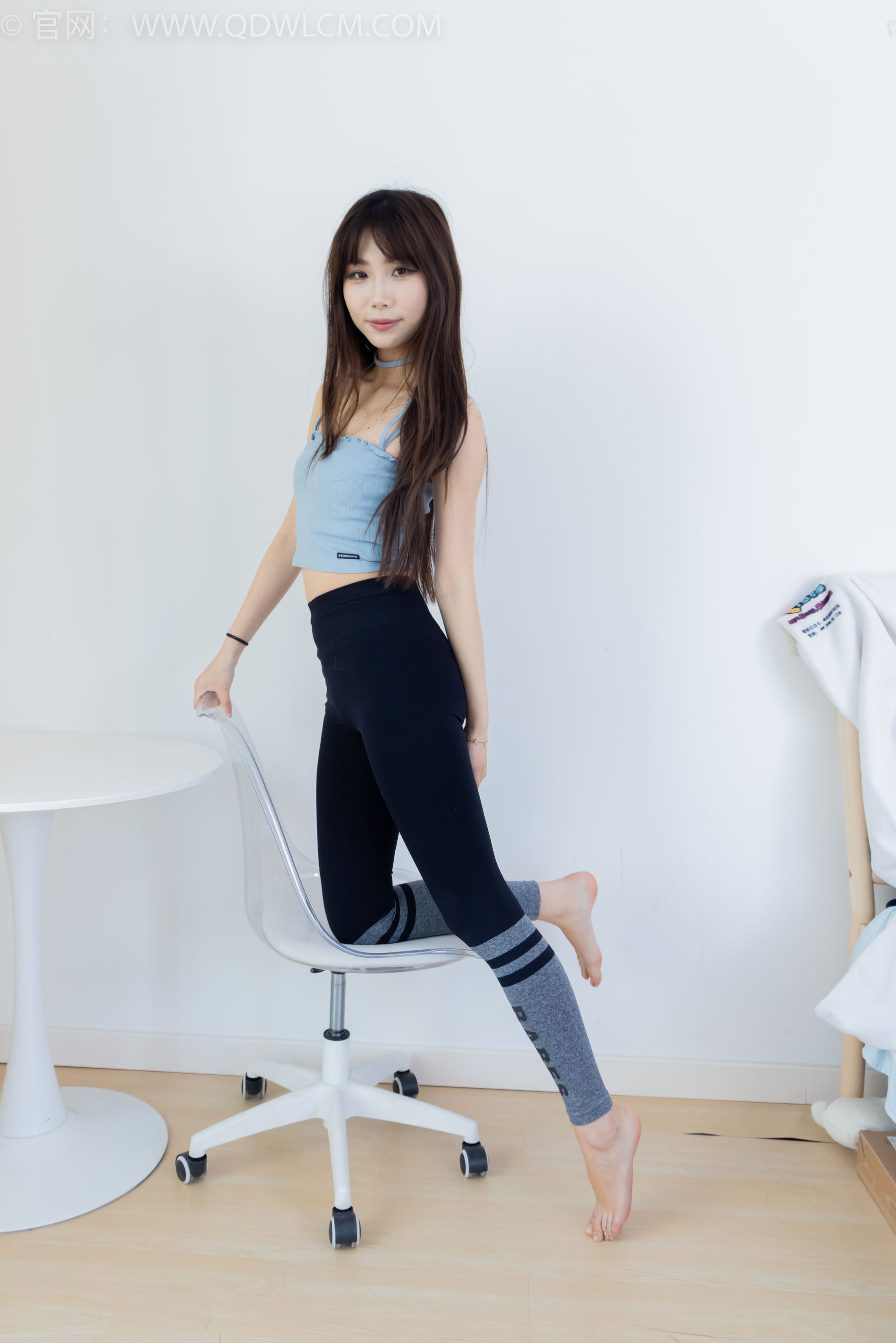 物恋传媒 No.2283 泡泡 - 高跟长靴、卡通白棉袜、裸足/(180P)