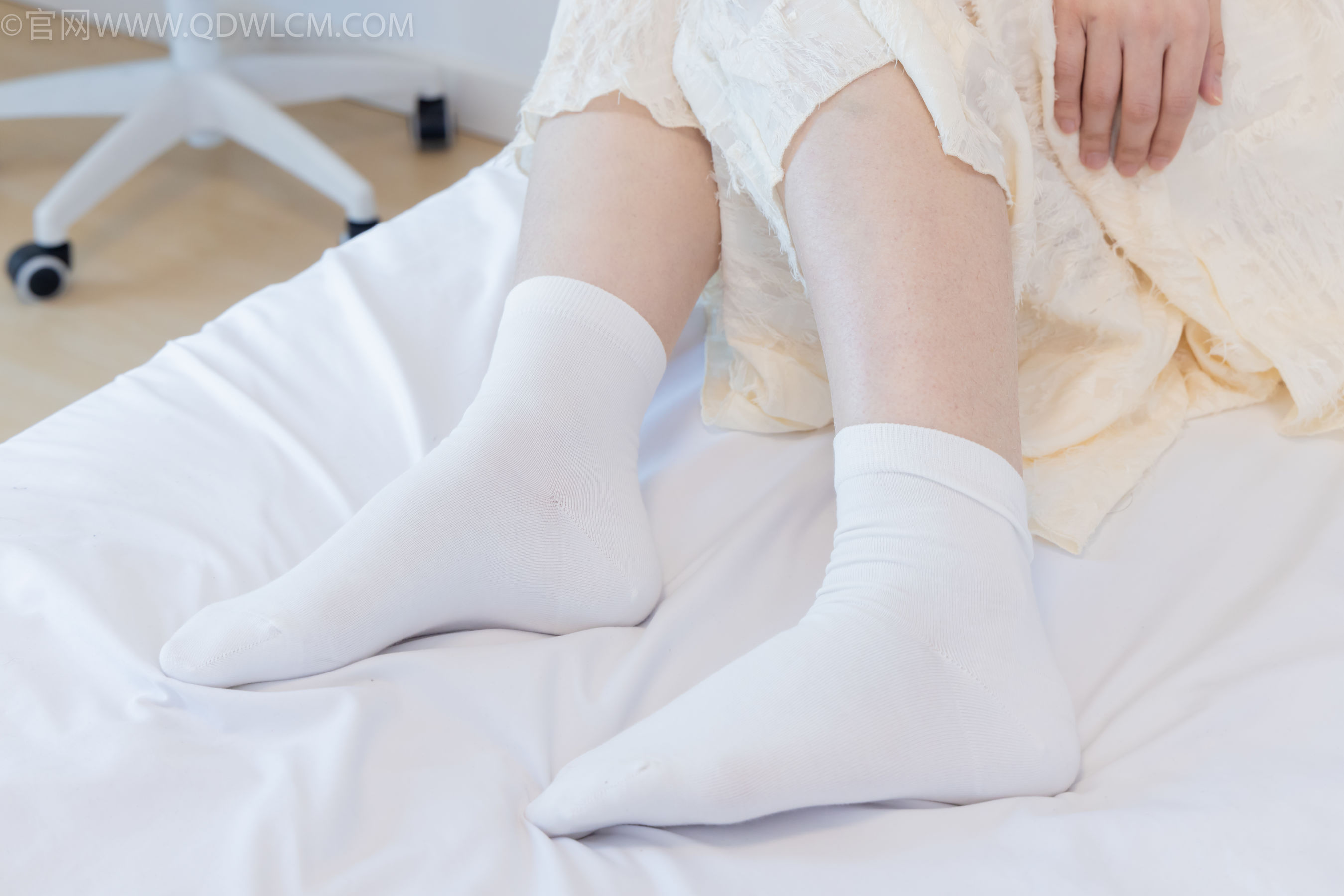 物恋传媒 No.2281 曲奇 - 皮鞋、白棉袜、裸足/(157P)