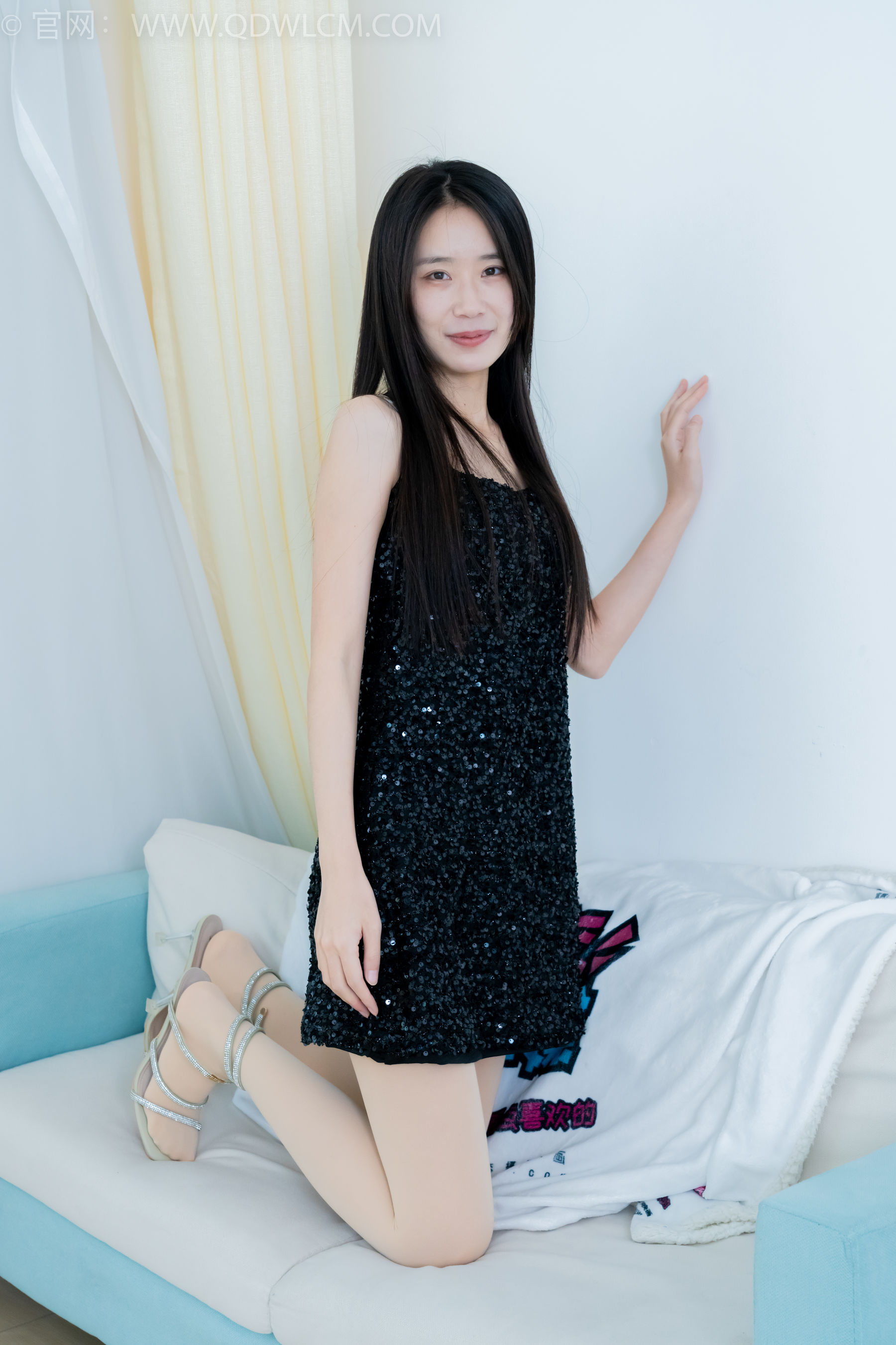 物恋传媒 No.2288 菜菜 - 高跟凉鞋、平底鞋、厚肉丝、油亮薄肉丝/(200P)