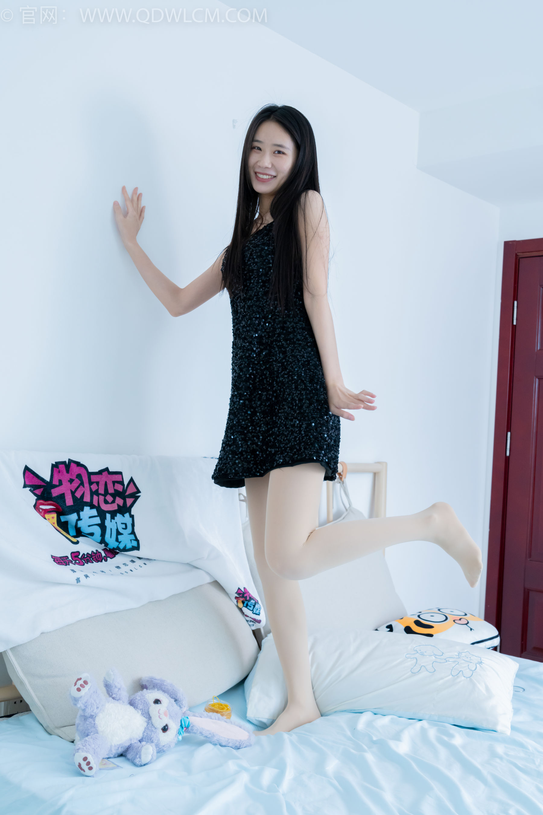 物恋传媒 No.2288 菜菜 - 高跟凉鞋、平底鞋、厚肉丝、油亮薄肉丝/(200P)