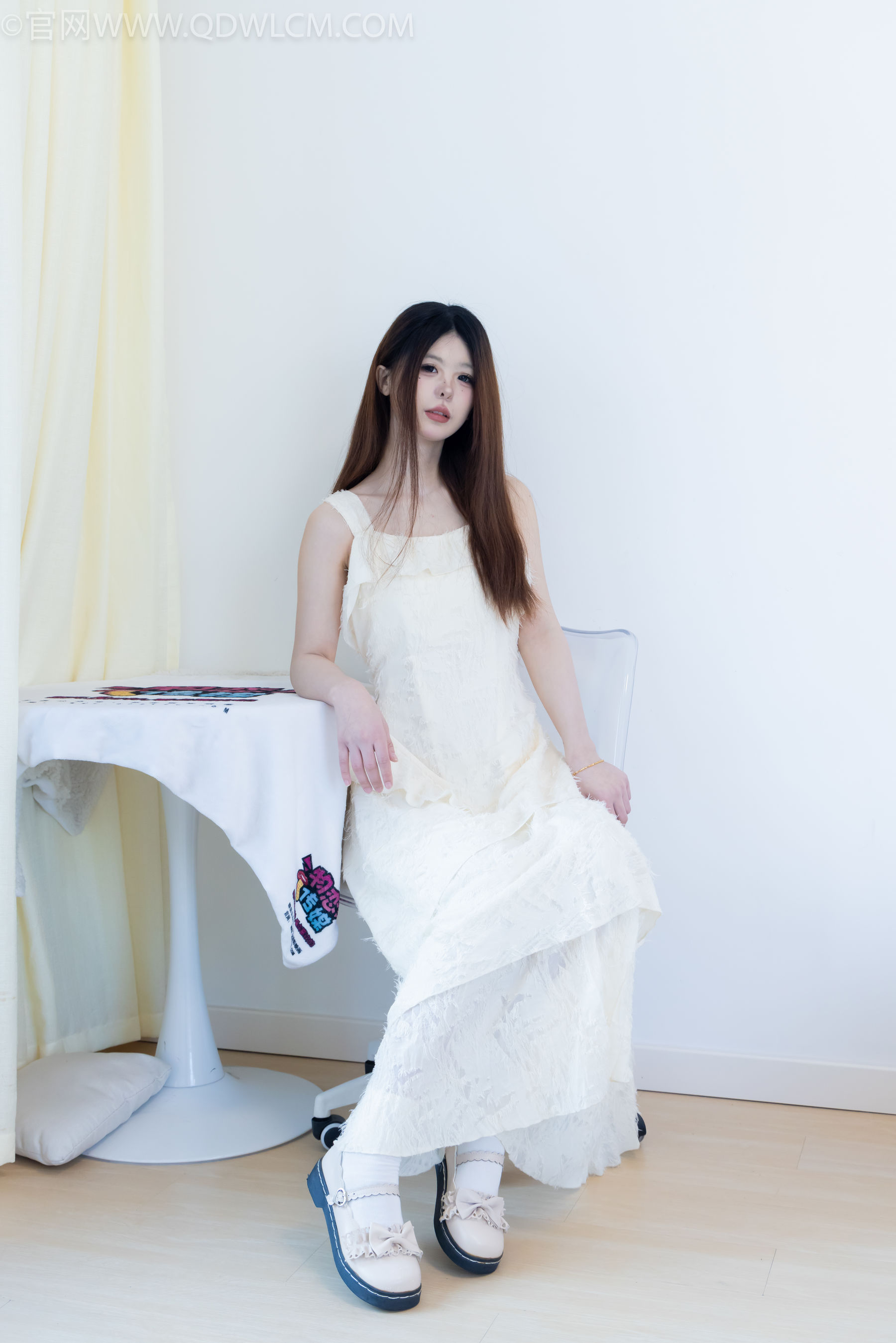 物恋传媒 No.2281 曲奇 - 皮鞋、白棉袜、裸足/(157P)