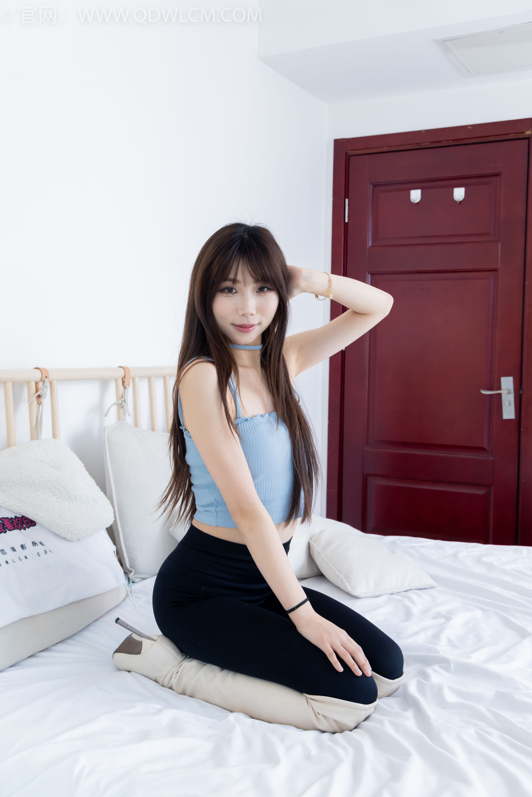 物恋传媒 No.2283 泡泡 - 高跟长靴、卡通白棉袜、裸足/(180P)